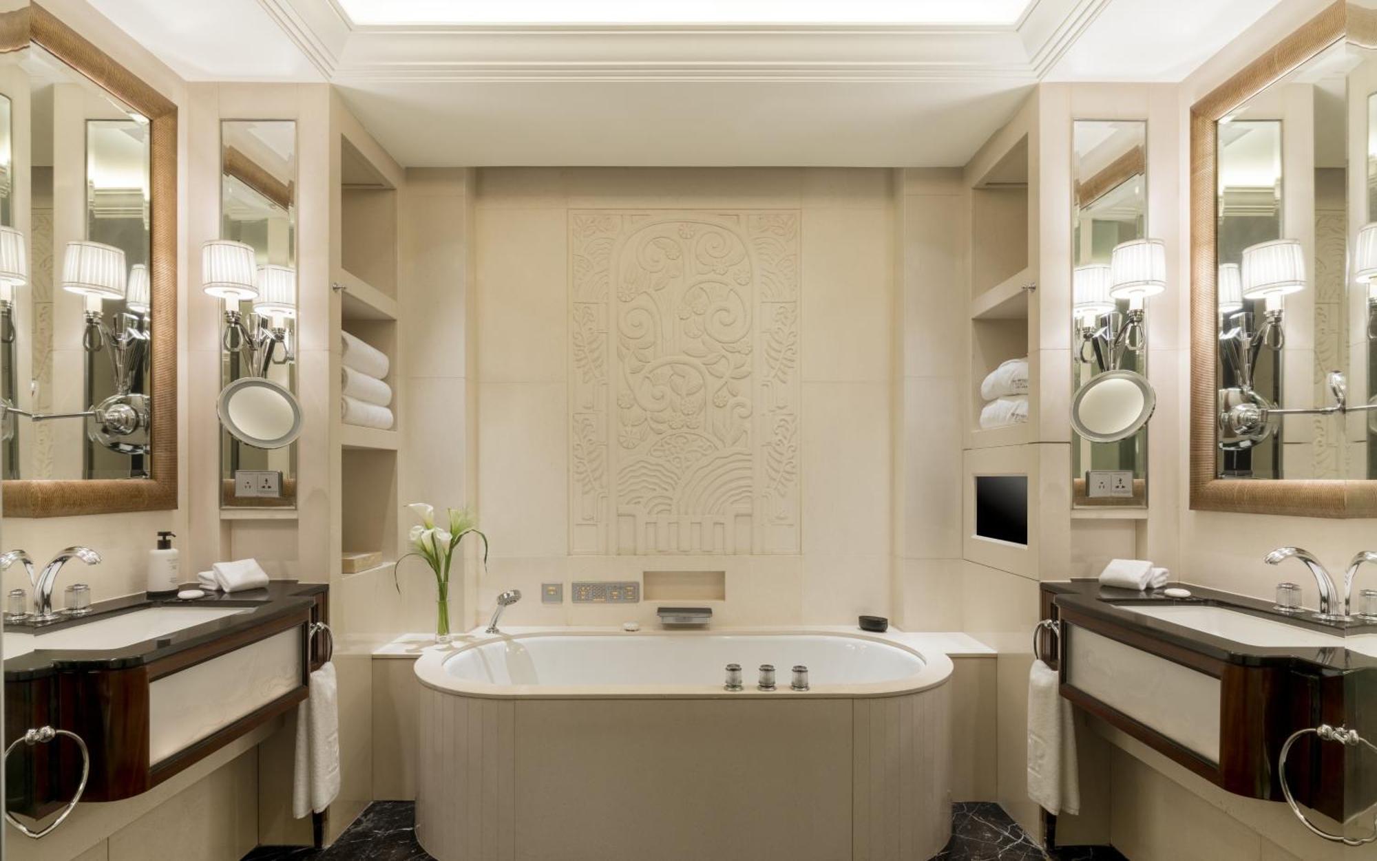 Grand Deluxe River Room