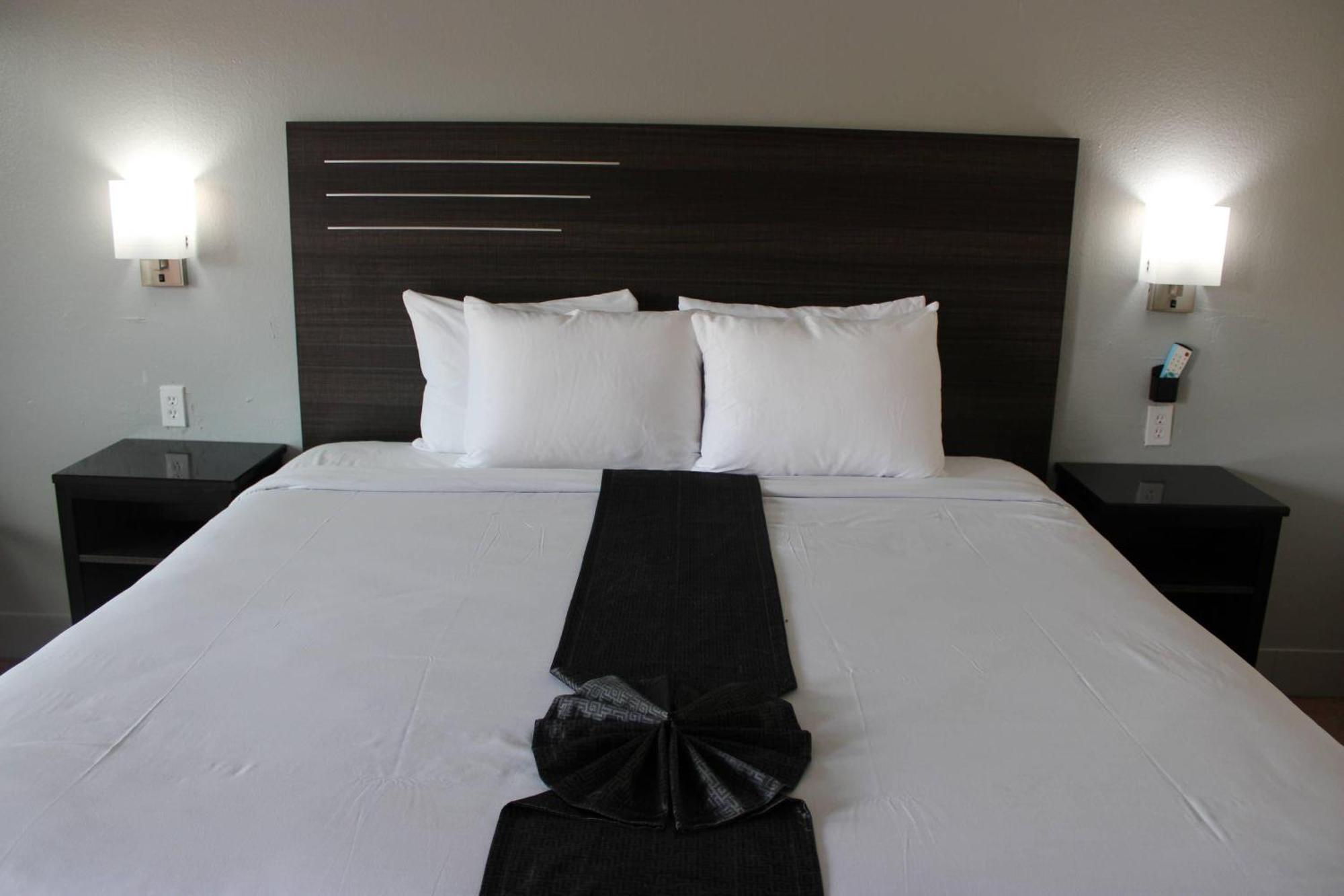 King Room Disability Access or Non Smoking or Exterior Corridor