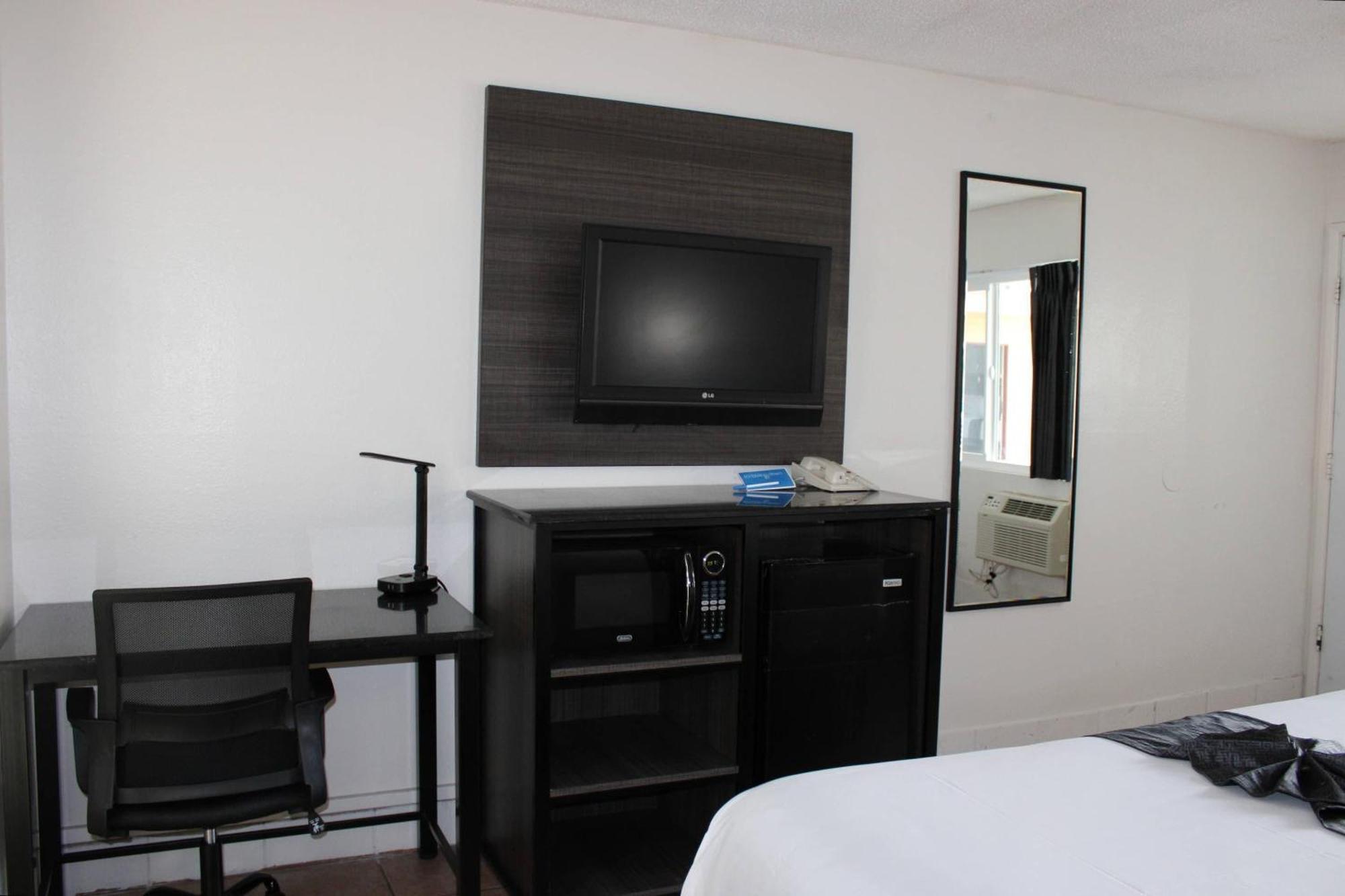 King Room Disability Access or Non Smoking or Exterior Corridor