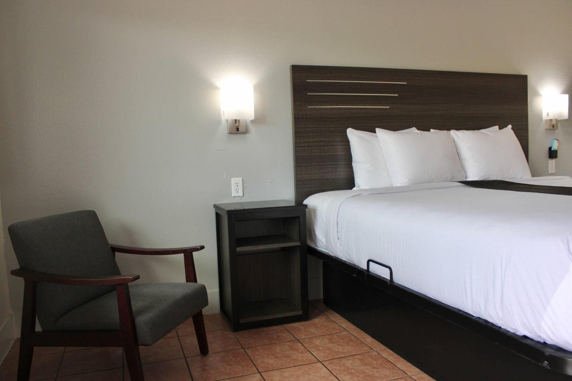 King Room Disability Access or Non Smoking or Exterior Corridor