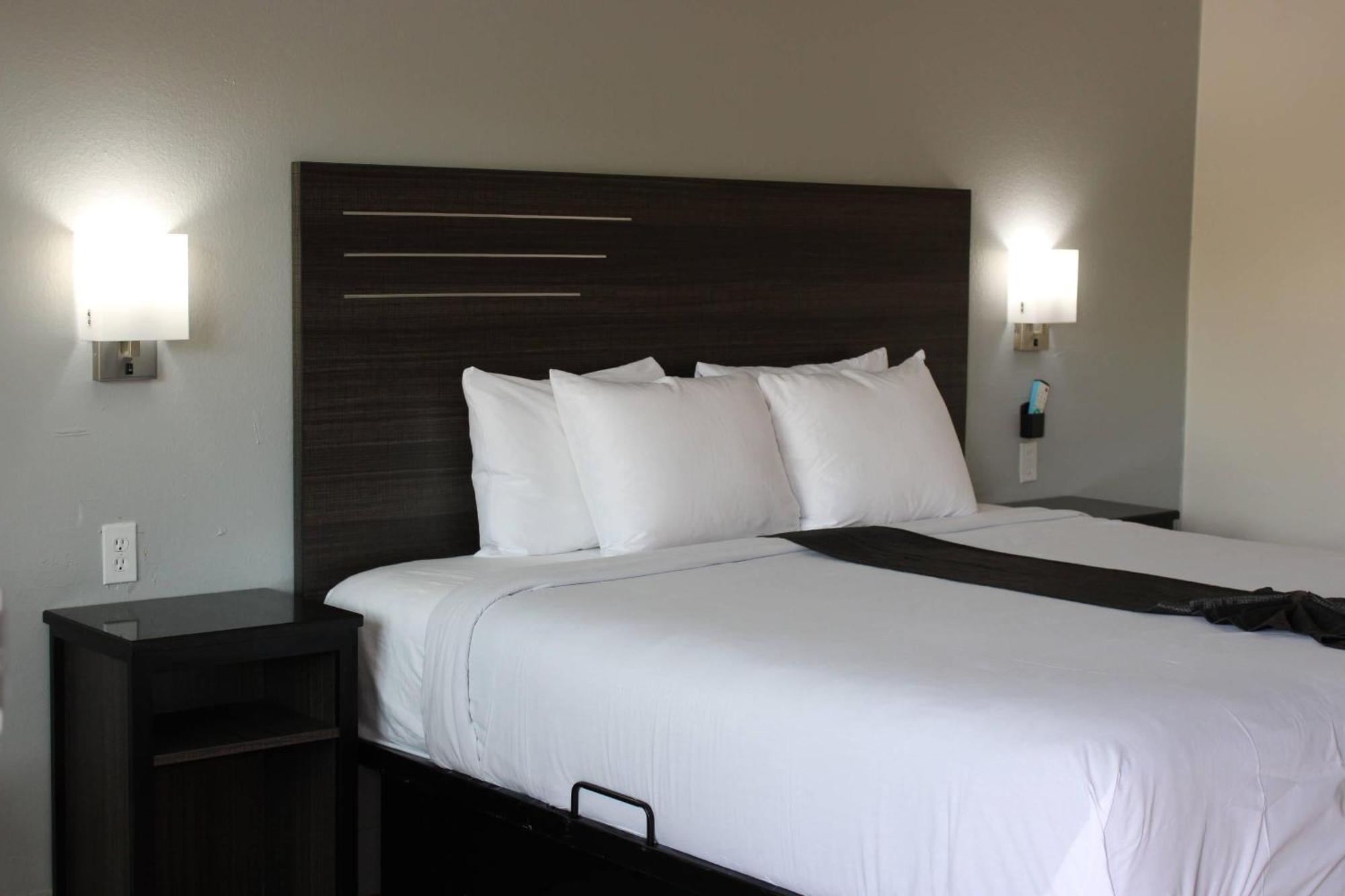 King Room Disability Access or Non Smoking or Exterior Corridor