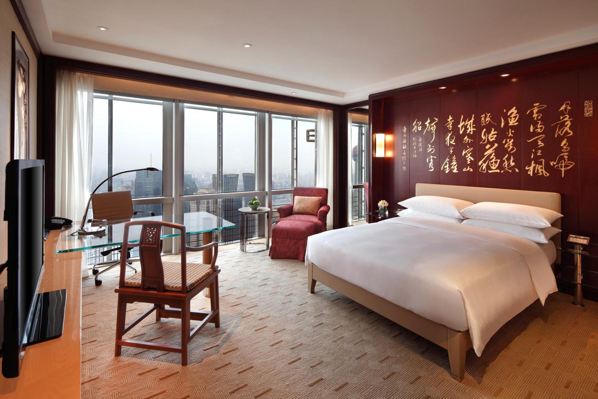 Queen Room Club Access