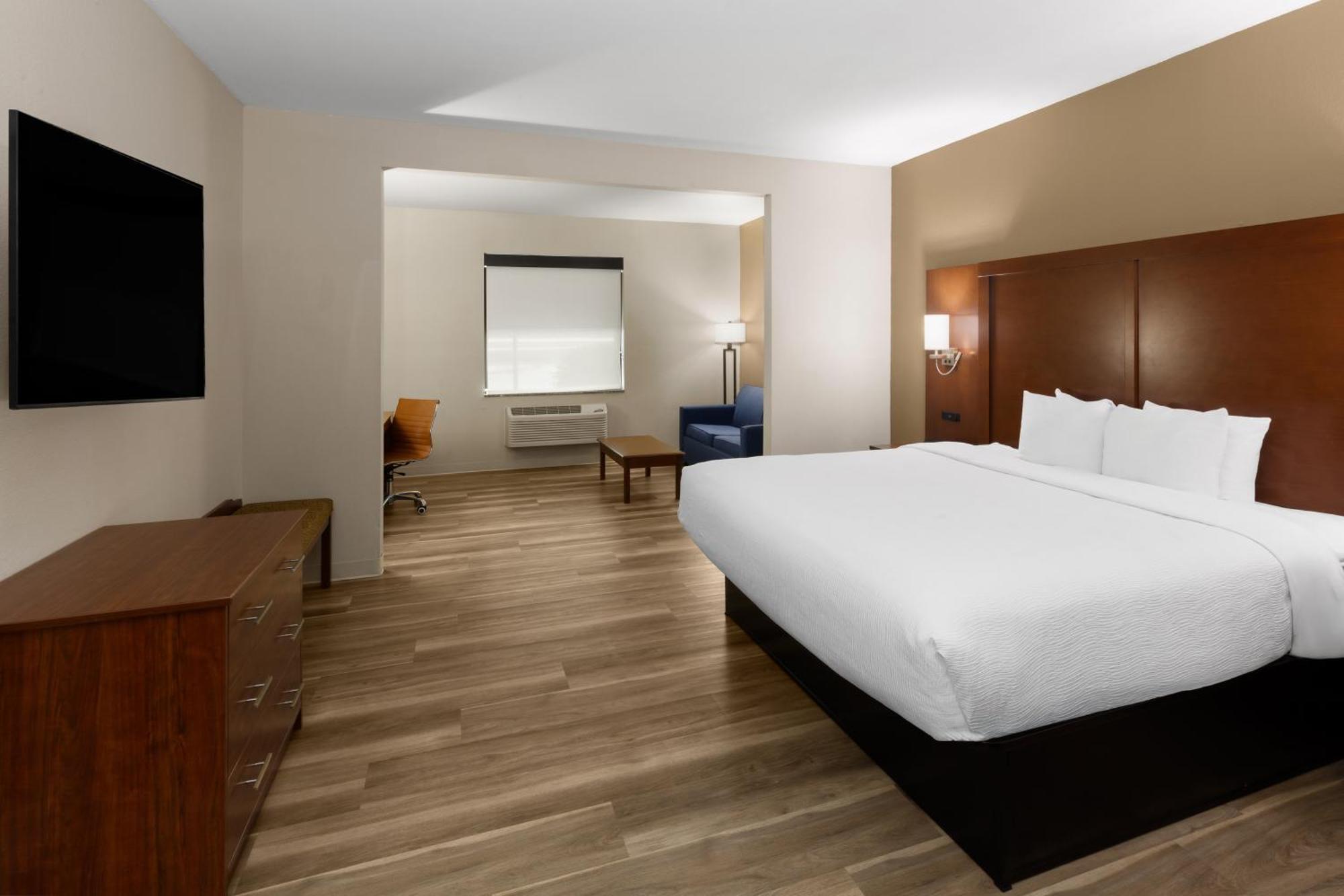 King Suite with Kitchenette - Non-Smoking