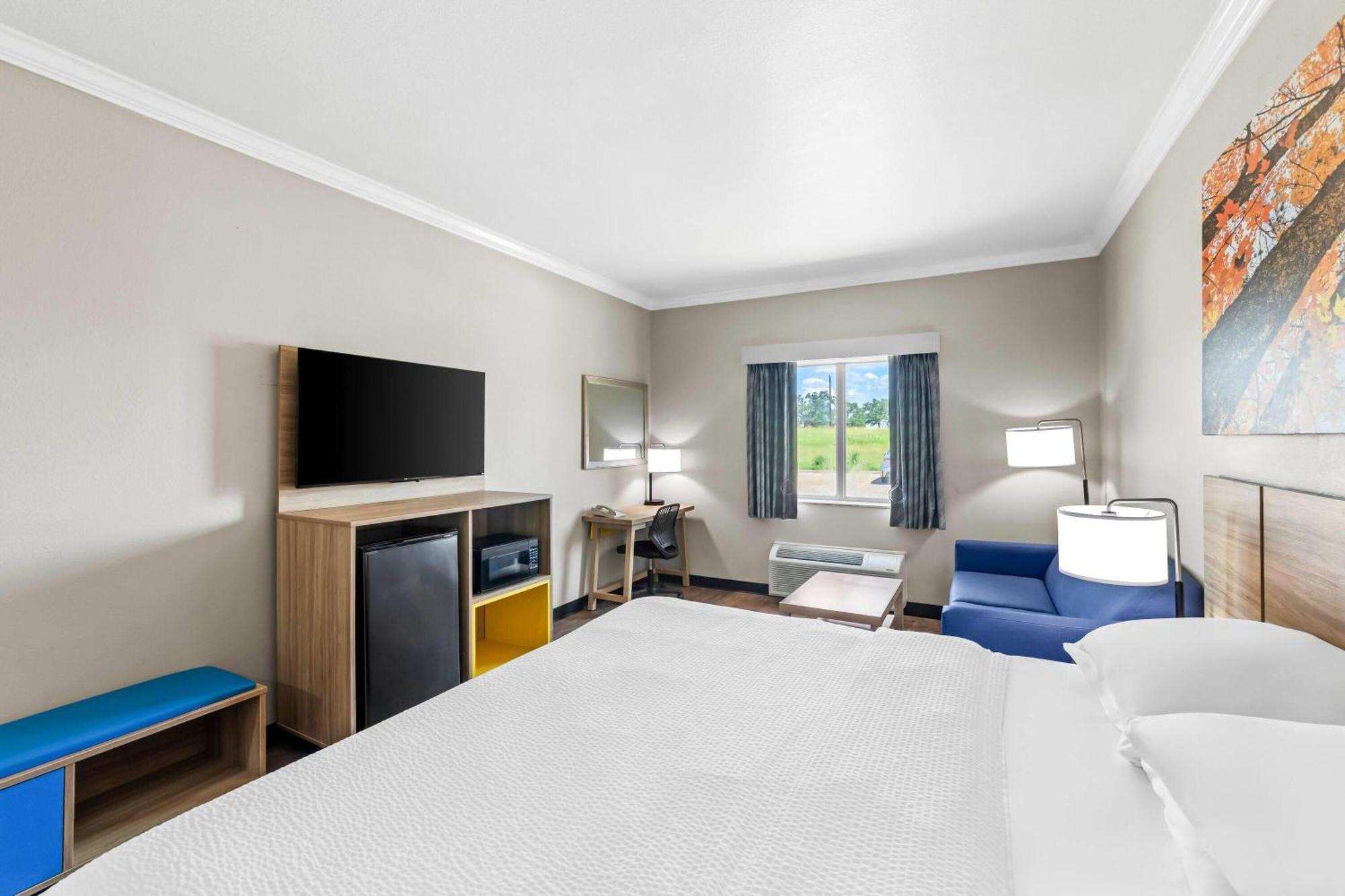 Deluxe King Room - Disability Access - Non-Smoking