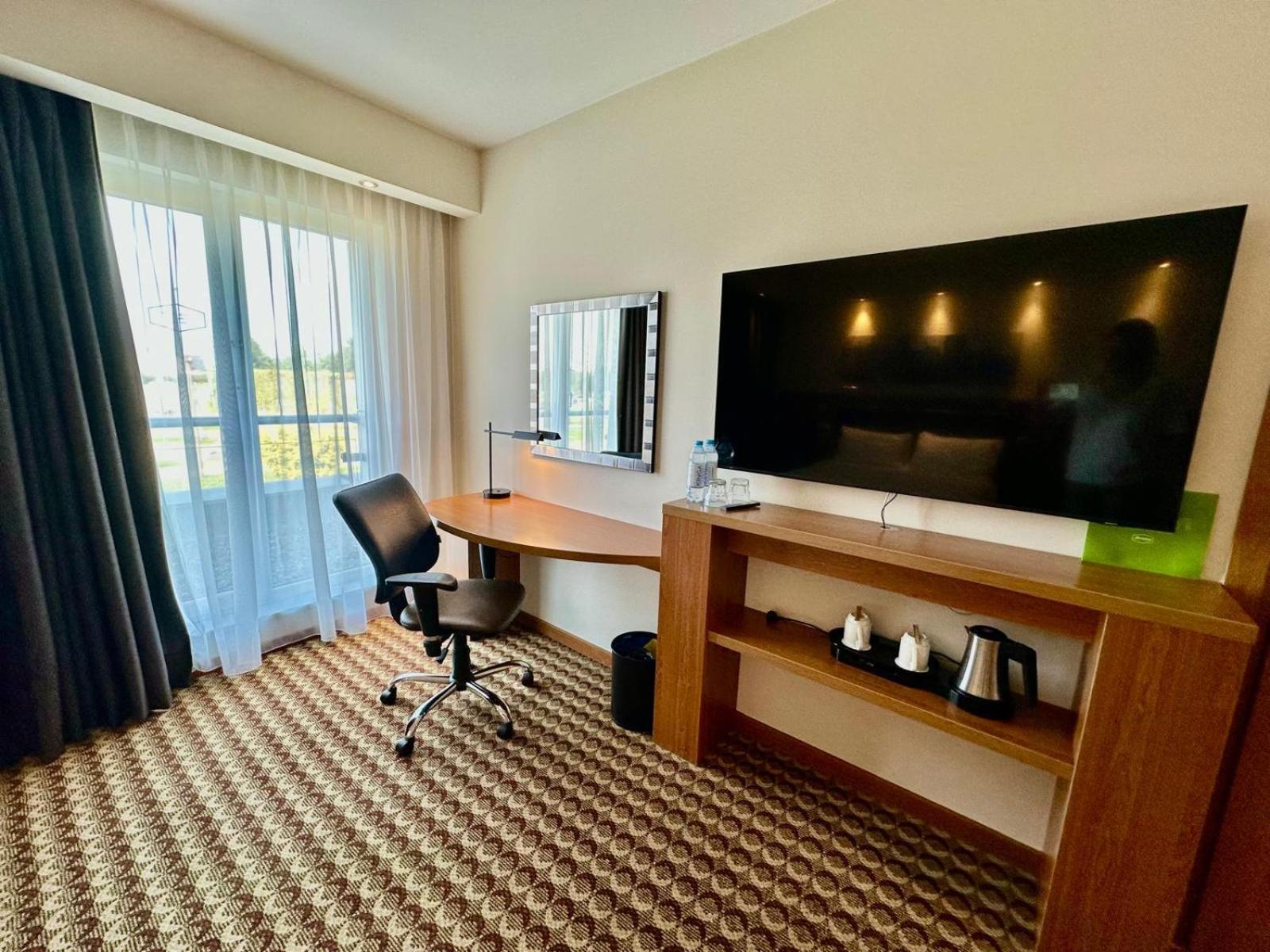 Queen Room Accessible