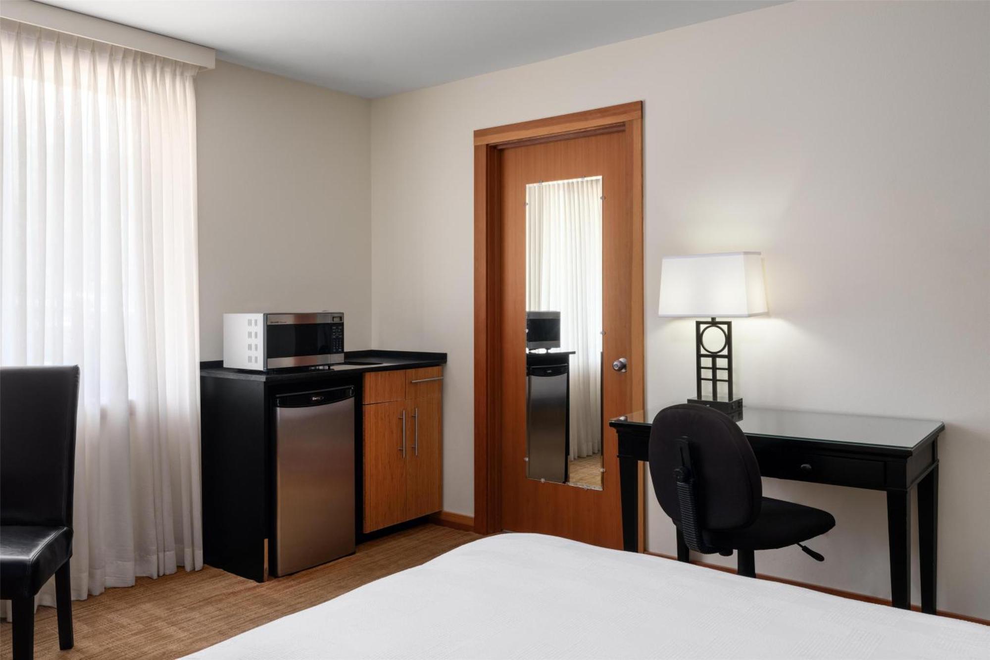 Standard Queen Room, Connecting Rooms - No Pets