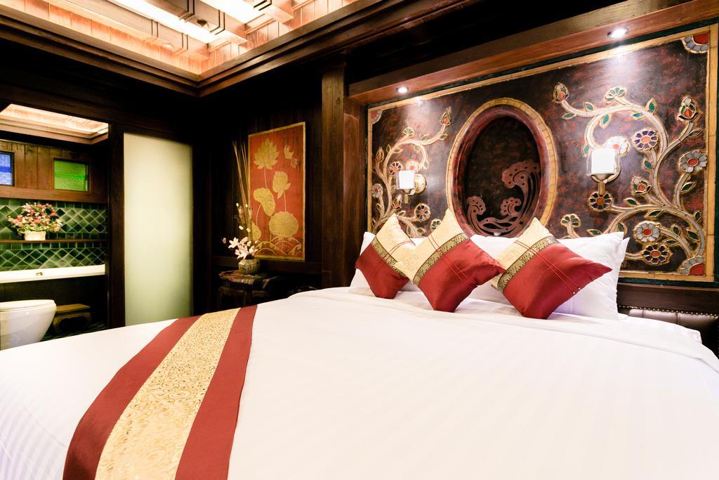Deluxe Double Room with Bathtub