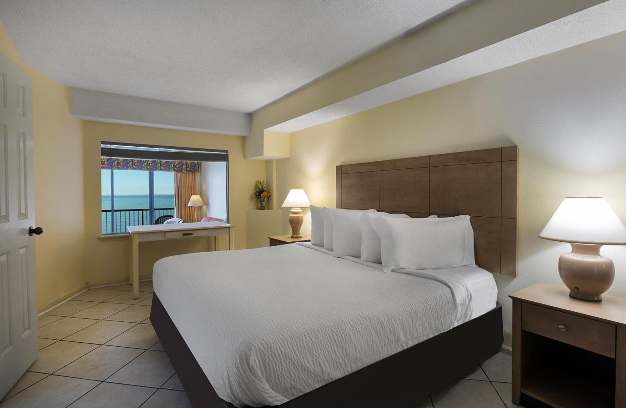 Oceanfront King Executive Suite,1699001737:JPEG