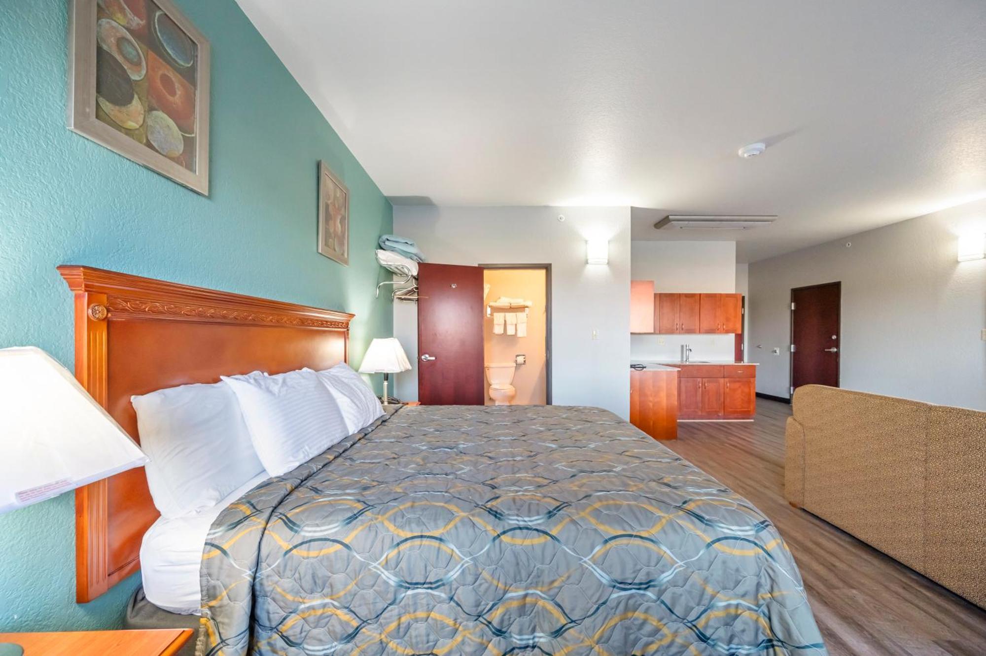 Deluxe King Suite with Sofa Bed