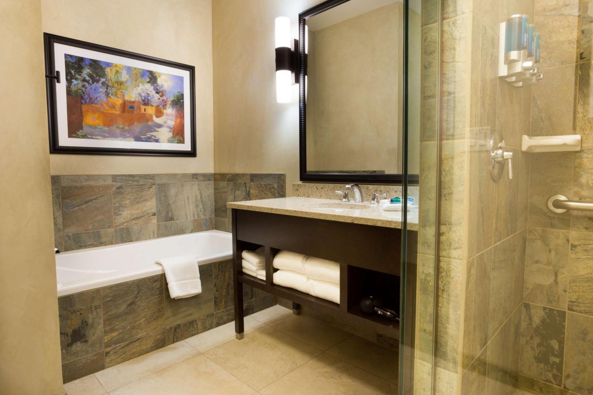Suite con sofá cama y bañera profunda - Cama extragrande