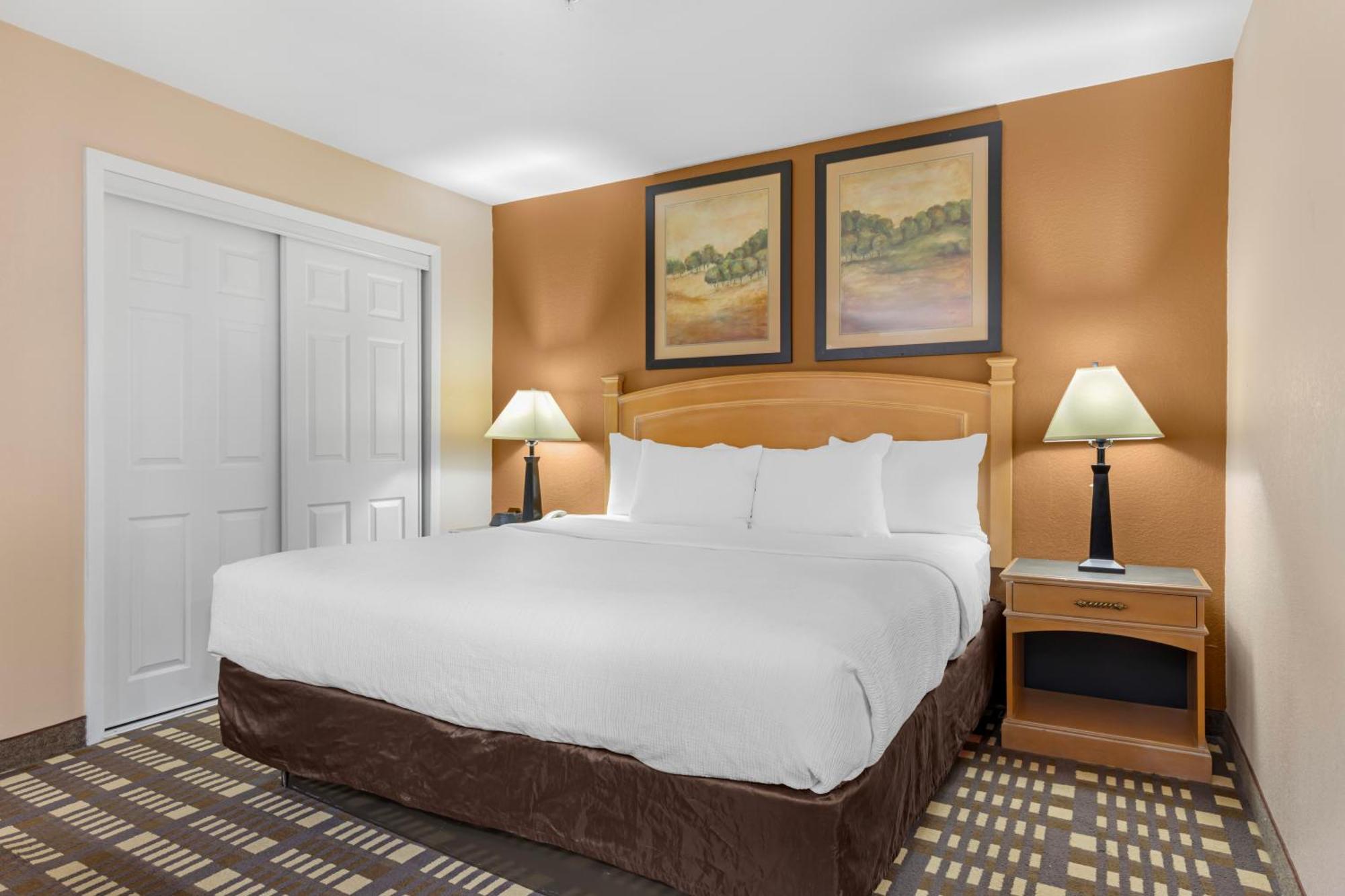 King Suite - Accessible/Non-Smoking