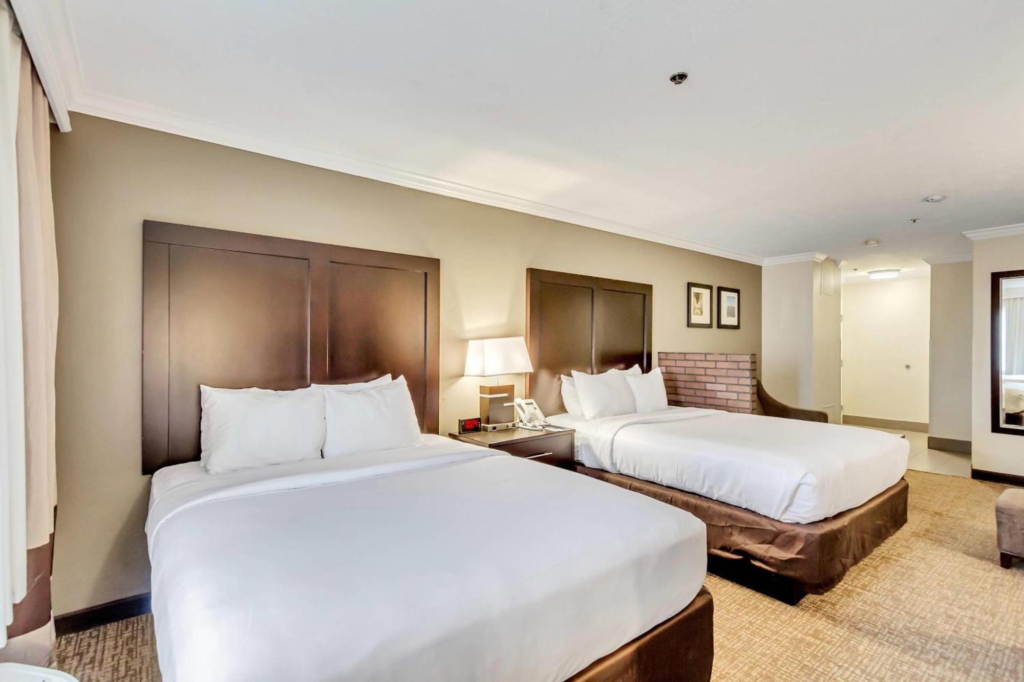 Queen Suite with Two Queen Beds - Non-Smoking
