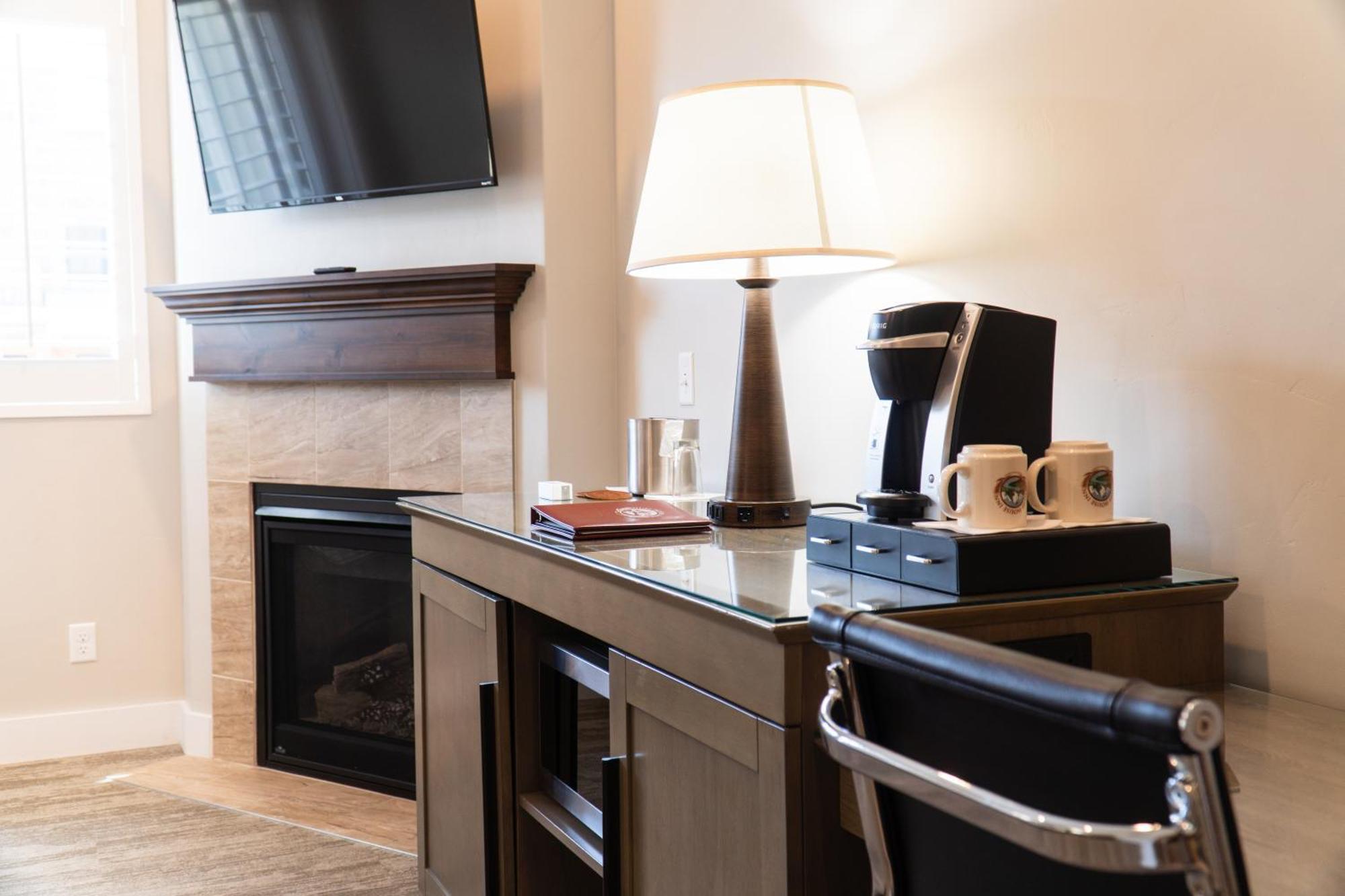 Deluxe Queen Suite