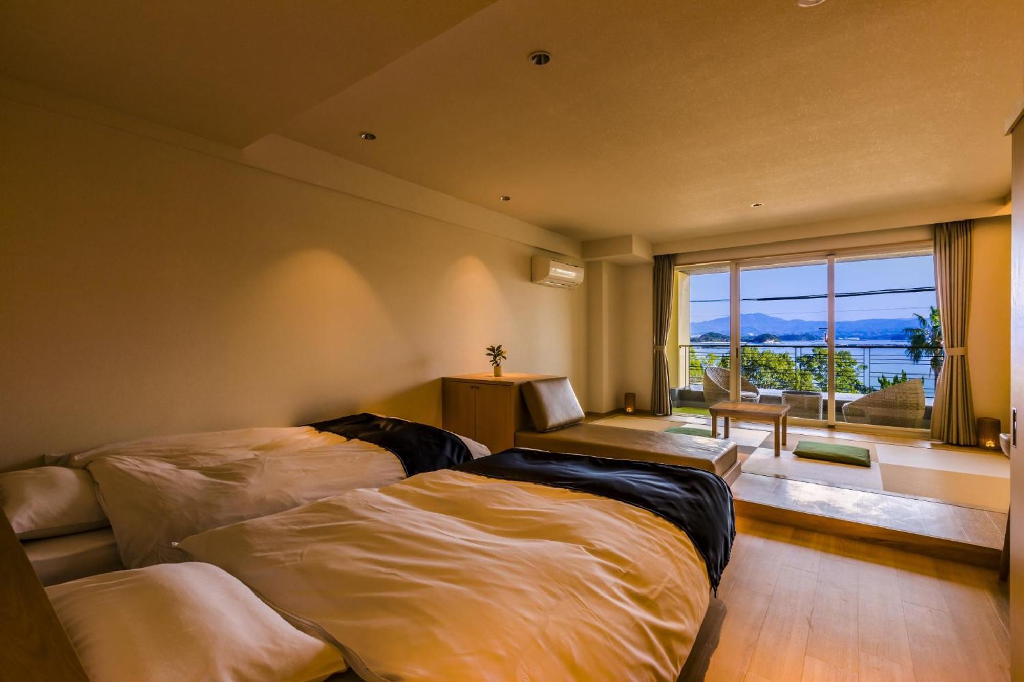 Standard Japanese-Western-Style-Room holds 4 people - Shared Bathroom - Non-Smoking