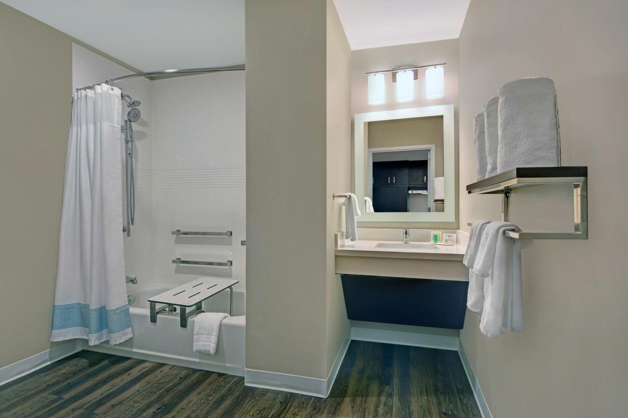 Studio King Room with Sofa Bed/City View/Tub - Mobility/Hearing Accessible