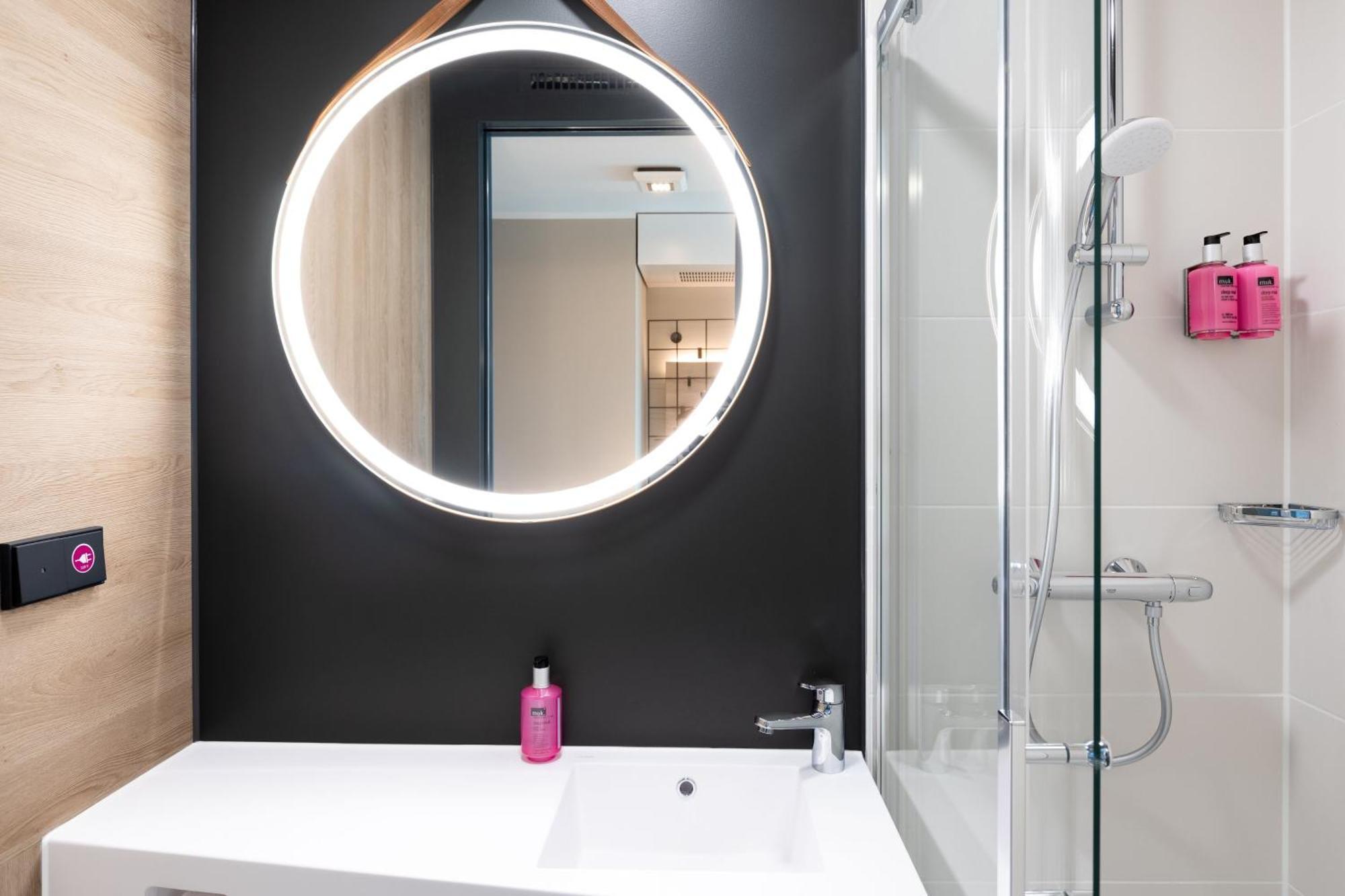 Moxy Dream Maker Queen Room Top Floor
