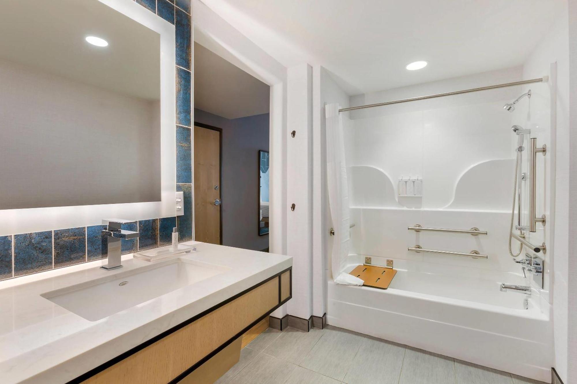 Queen Room with Two Queen Beds - Accessible/Non-Smoking