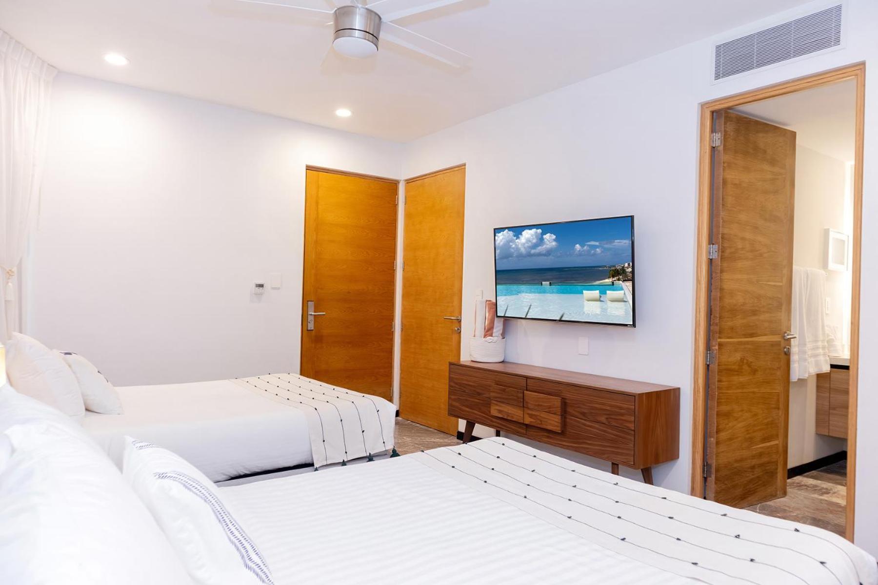 Two-Bedroom Apartment Balcony Sea View