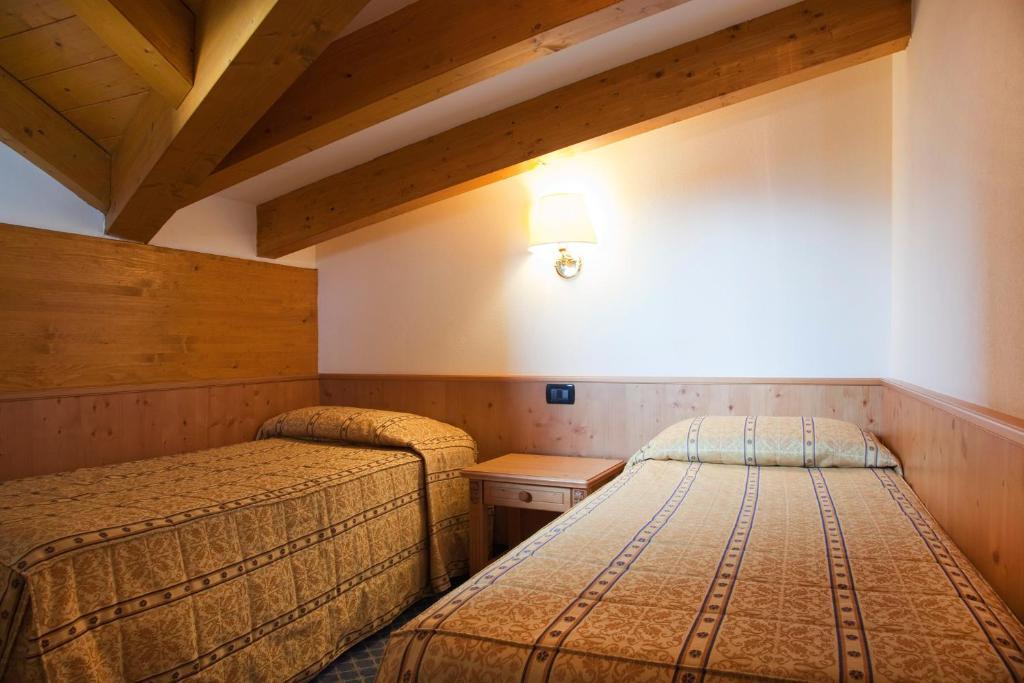 Family Room (2 Adults + 2 Children)