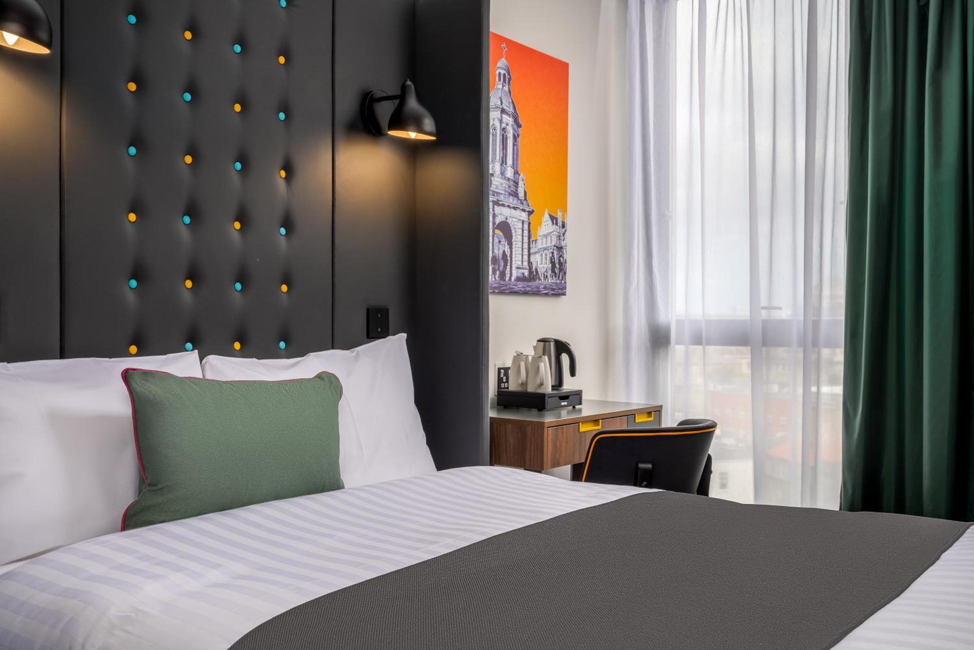 Comfy Double Room with Window