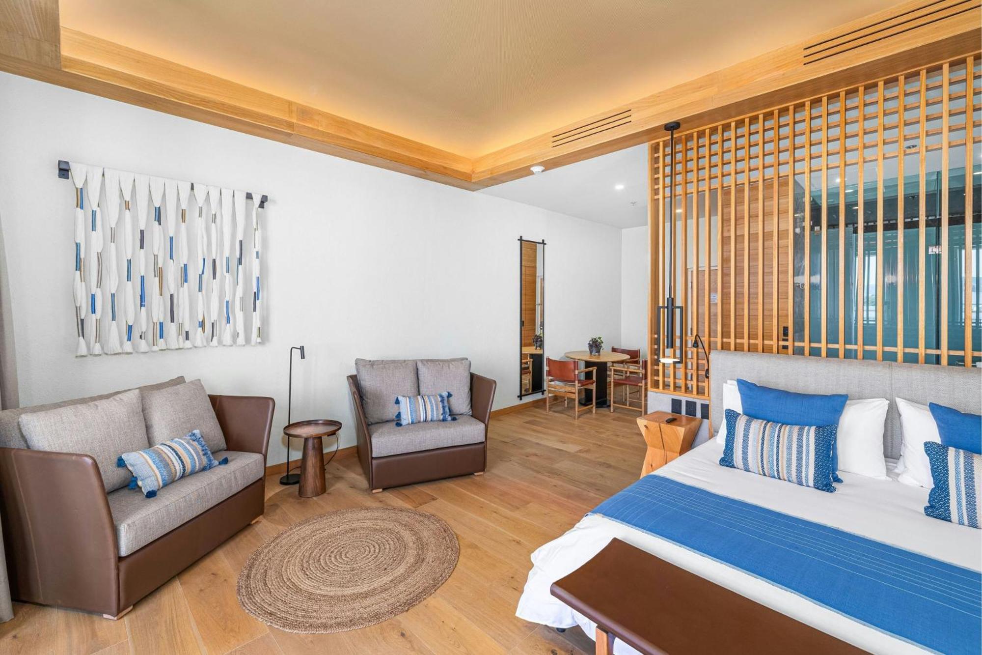 Junior King Suite with City View