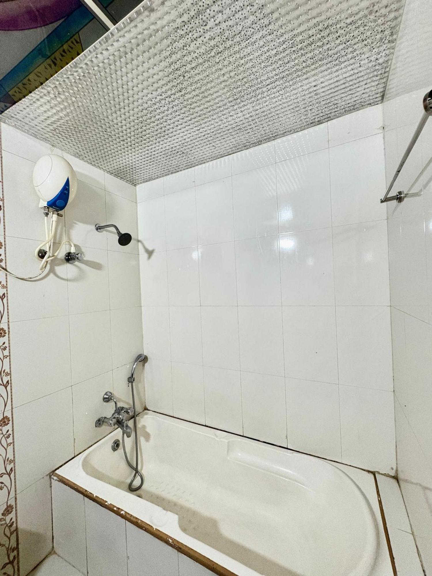 Deluxe Double Room Bath,1700153875:JPEG