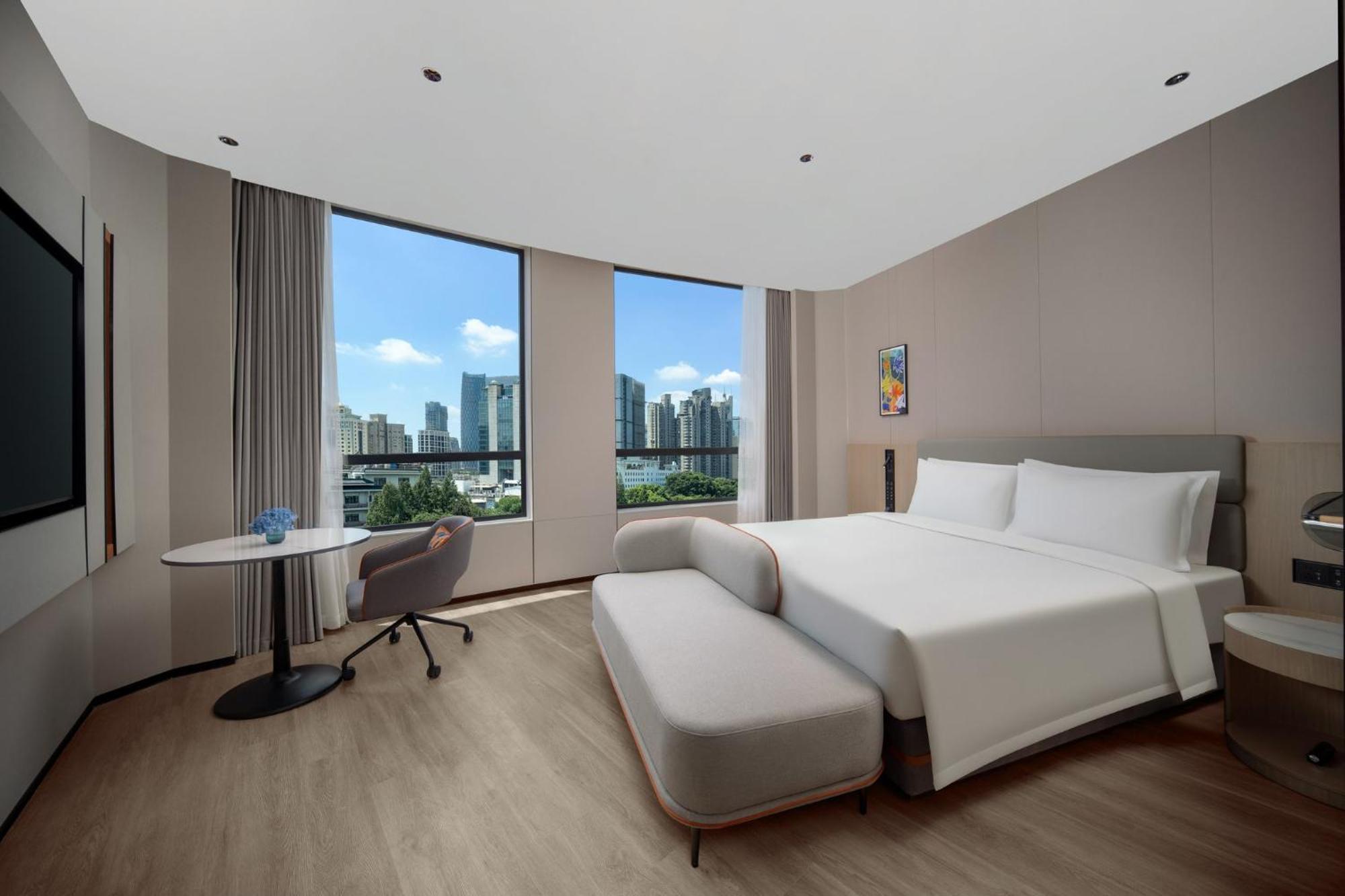 Standard King Room with City View