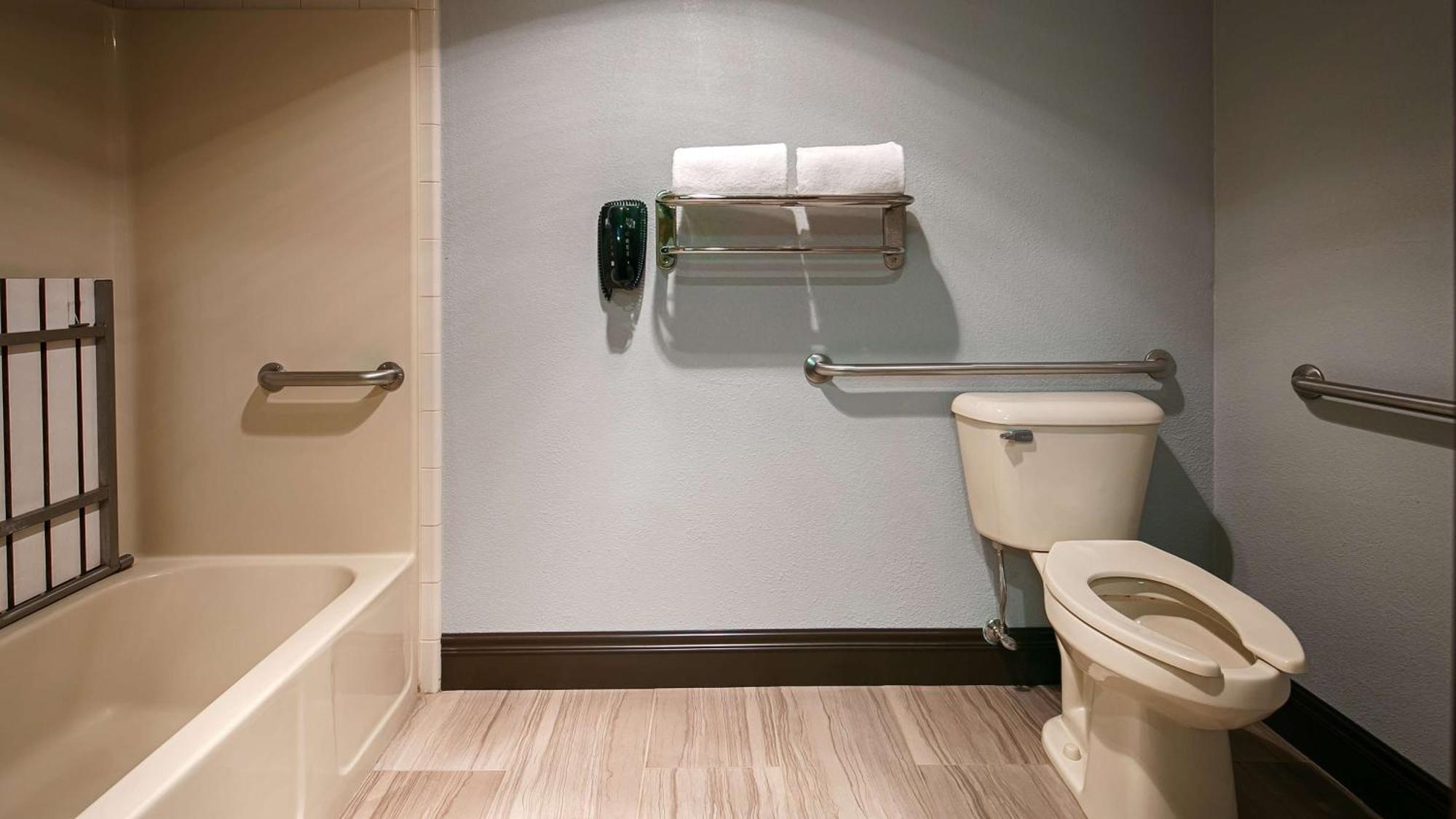 Queen Room with Two Queen Beds - Disability Access/Bath Tub