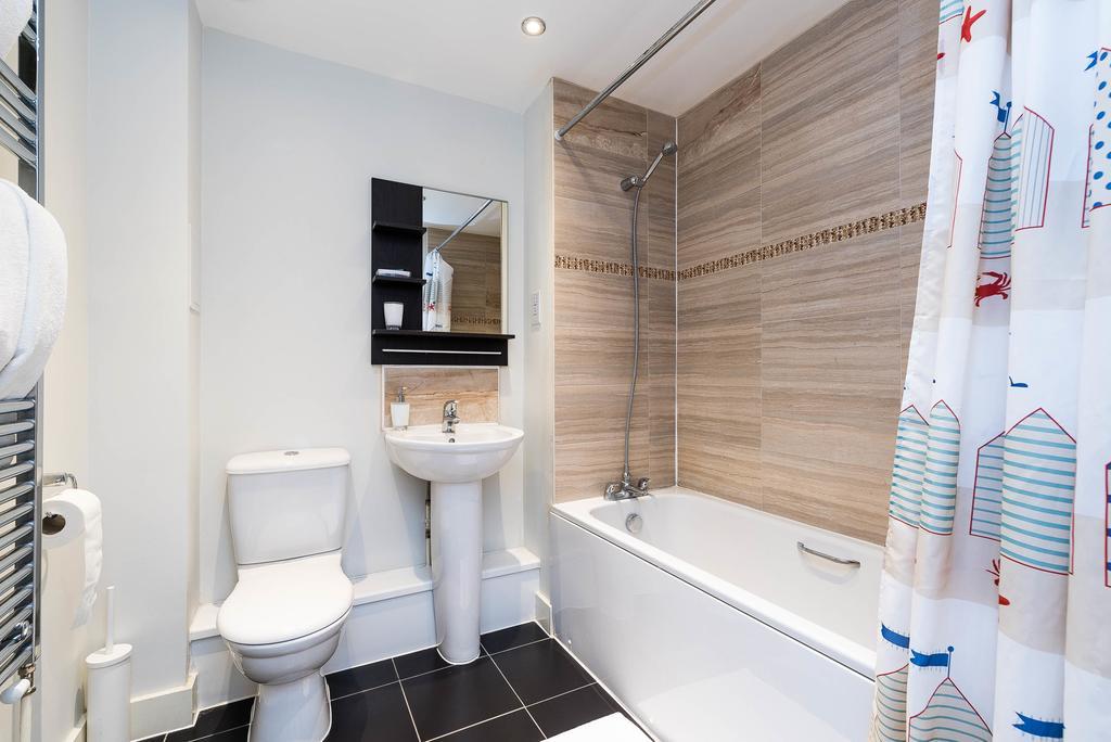 Single Room with Shared Bathroom,170192529:JPEG