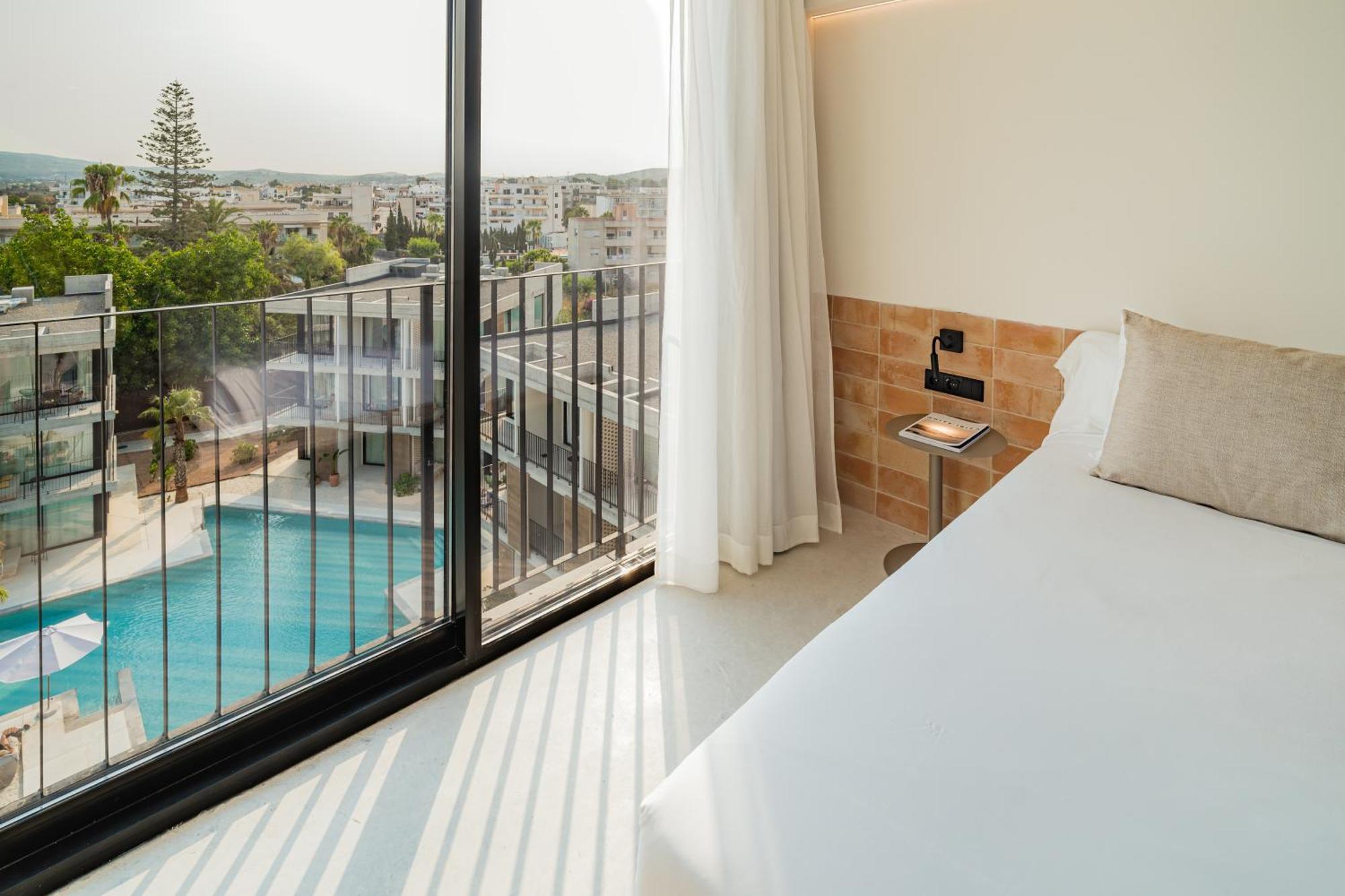 Sunchaser - Double Room with Pool View,1701063630:JPEG