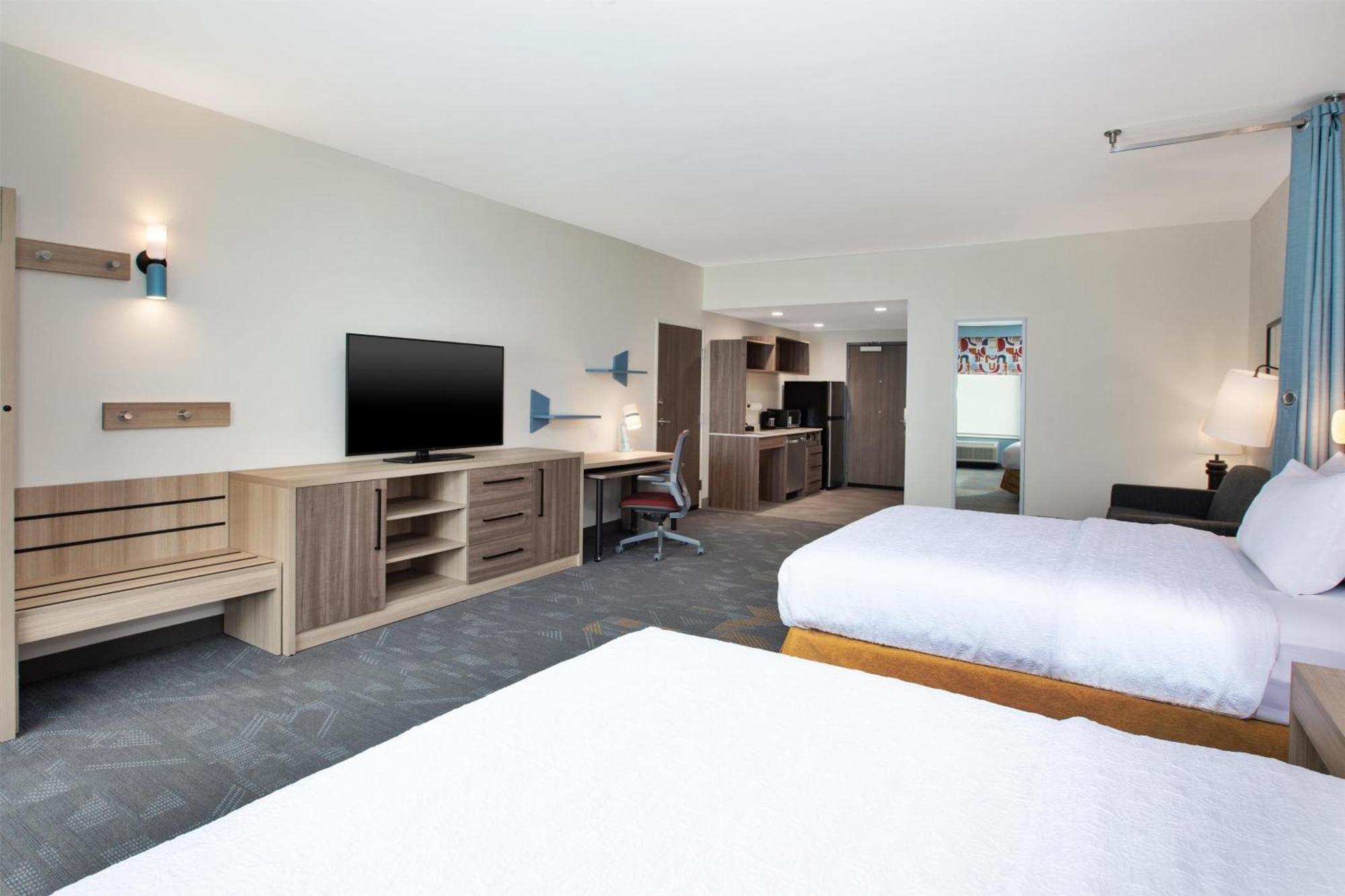 Queen Studio Suite - Mobility/Hearing Accessible