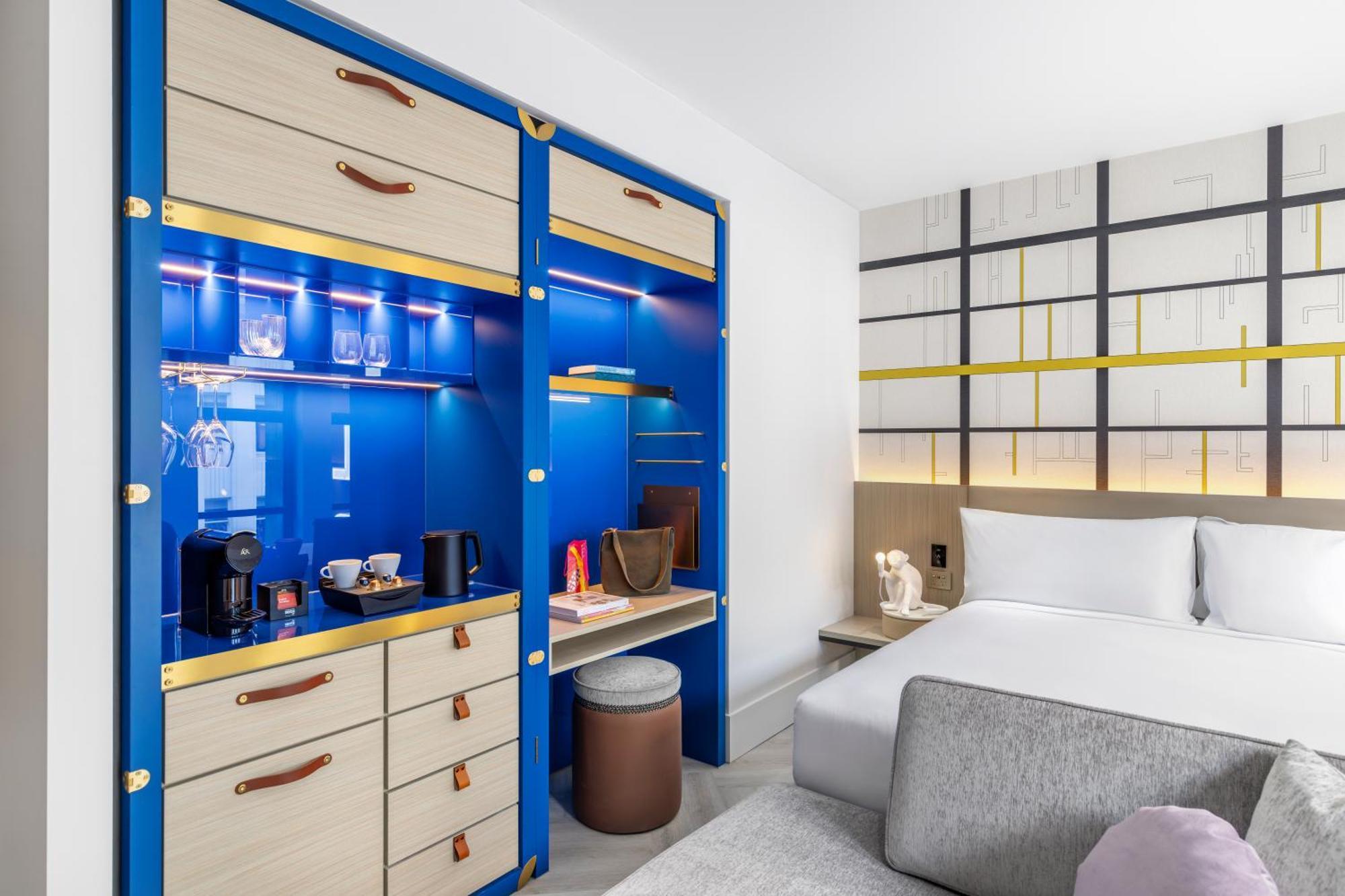 Premium King Room with City View