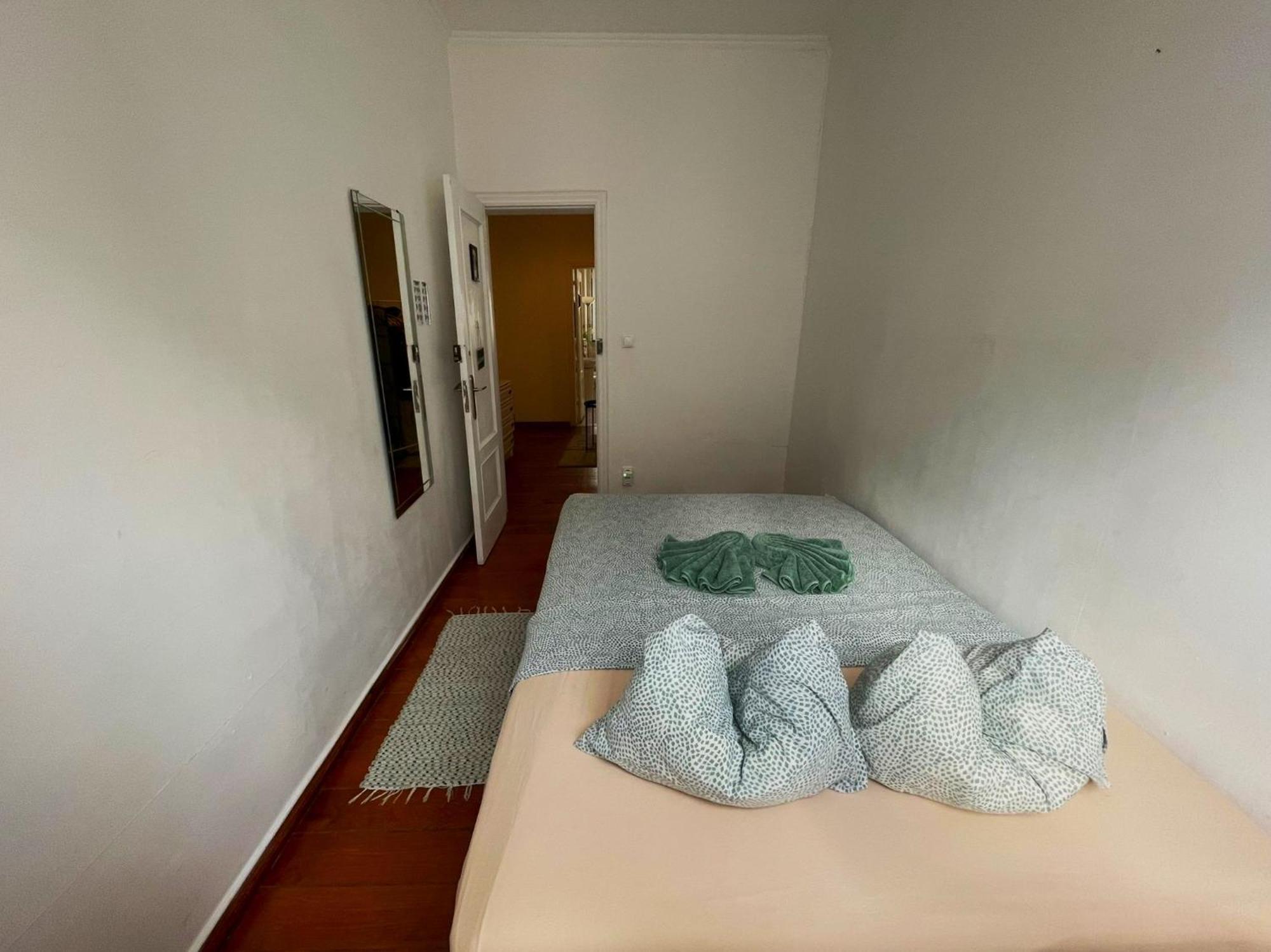 Quarto Duplo com Casa de Banho Partilhada