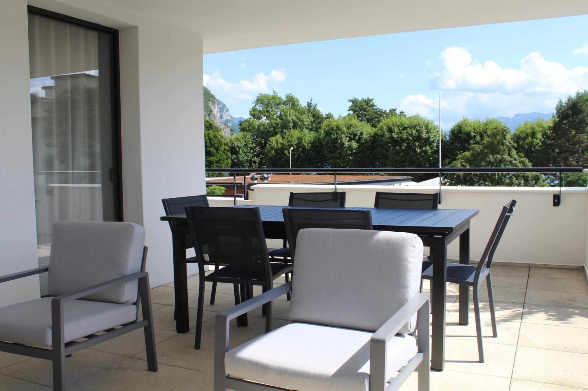 Deluxe Suite Lake View