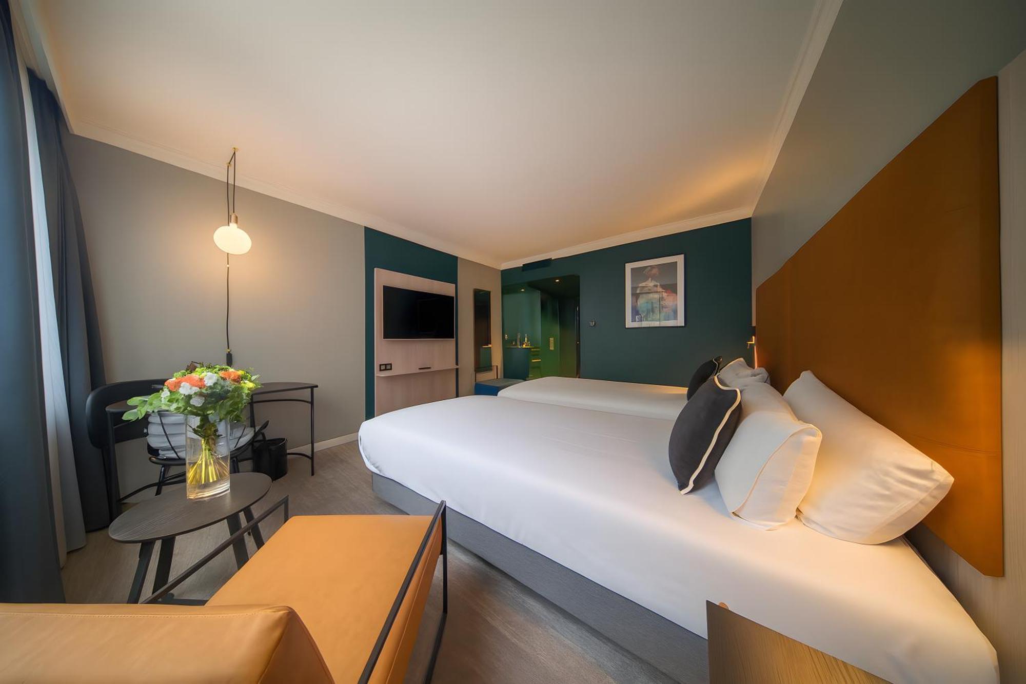 Superior Twin Room City Side