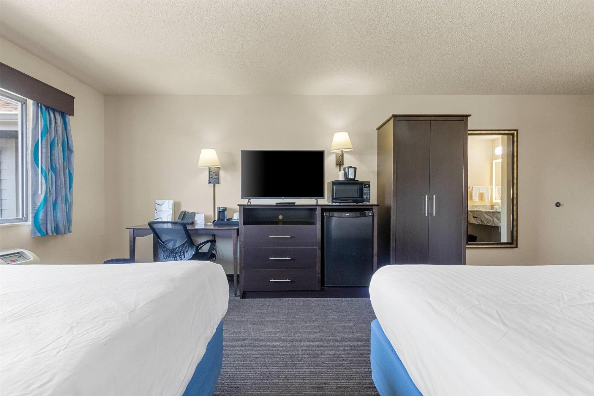 Grand Deluxe Queen Room with Two Queen Beds - Non-Smoking