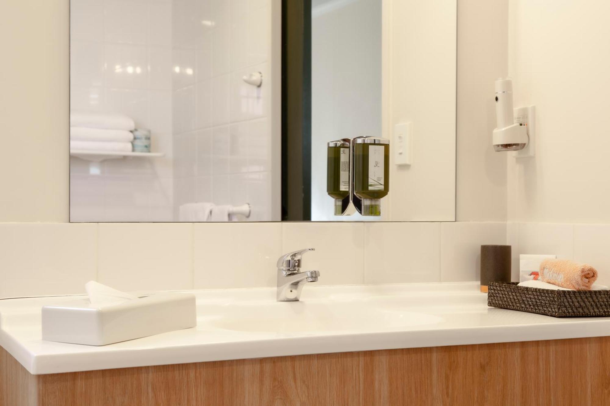Deluxe King Studio with Spa Bath