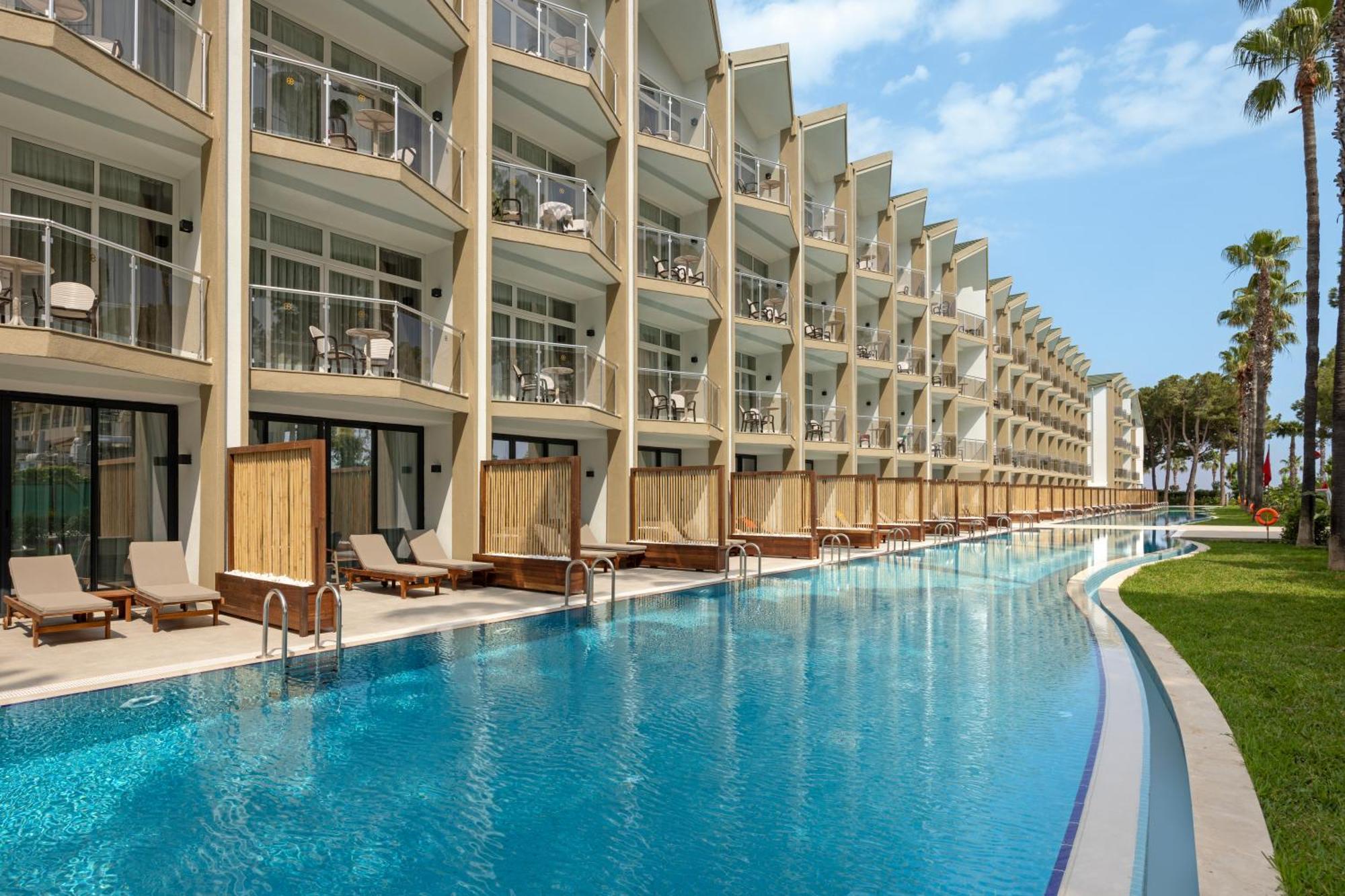 SUPERIOR SWIM-UP ROOM,1703577116:JPEG