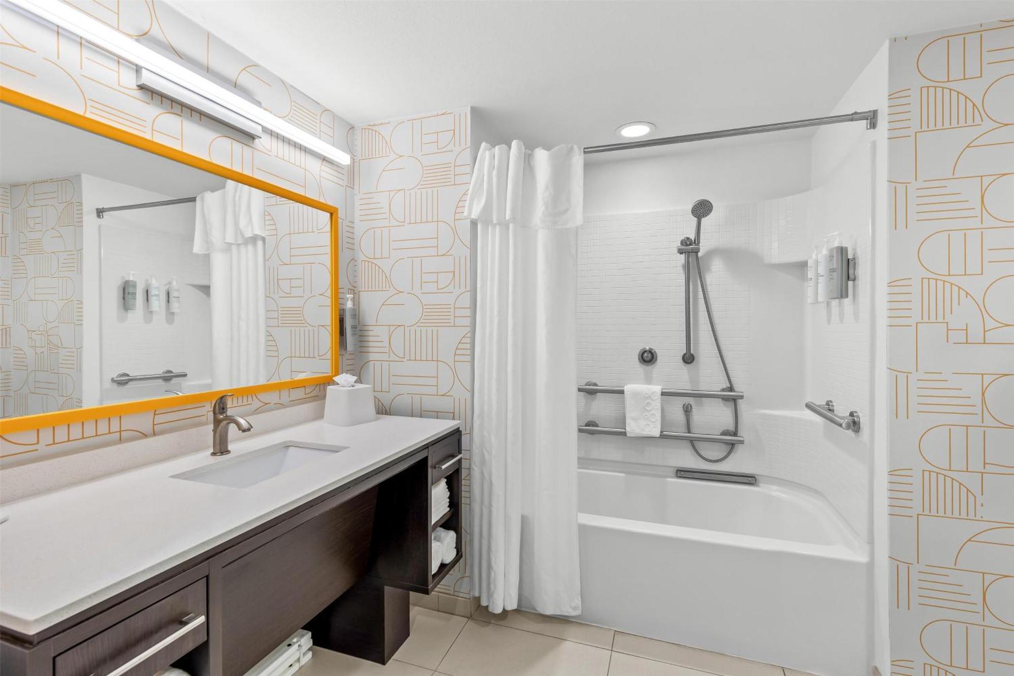 Queen Studio with Two Queen Beds - Mobility and Hearing Access/Non-Smoking