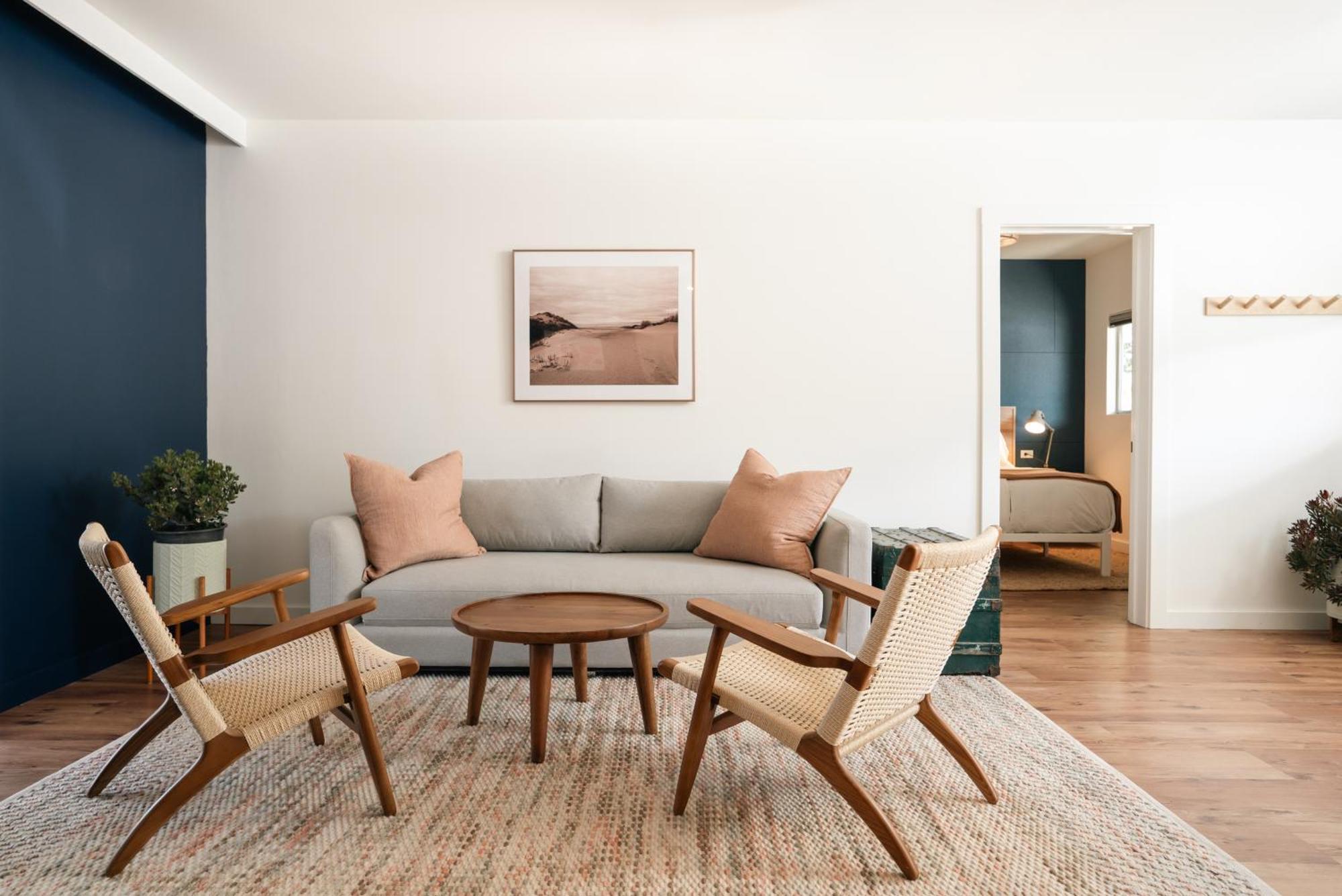Deluxe Queen Suite