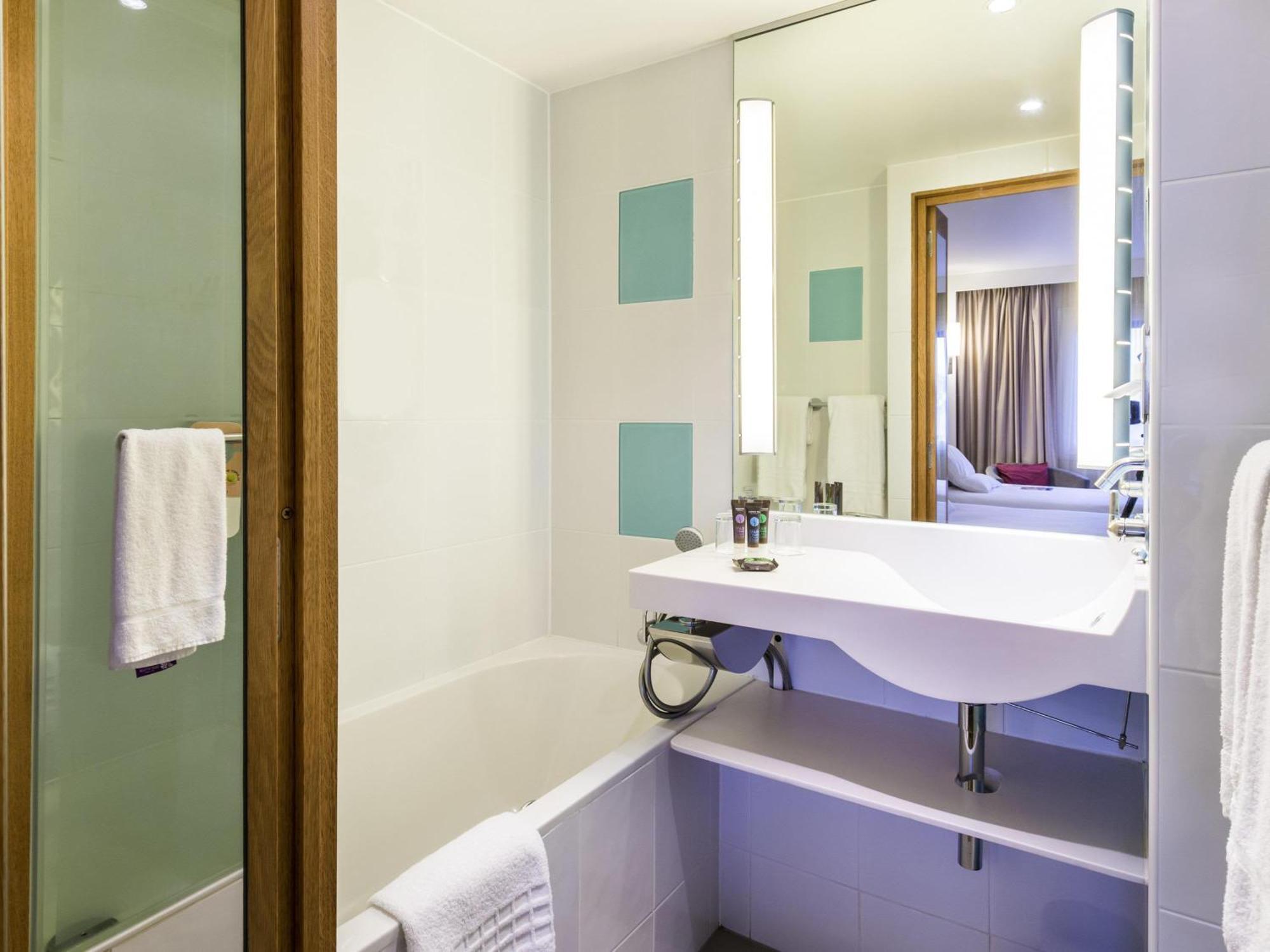 Standard Double Room with Two Single Beds,1704827236:JPEG