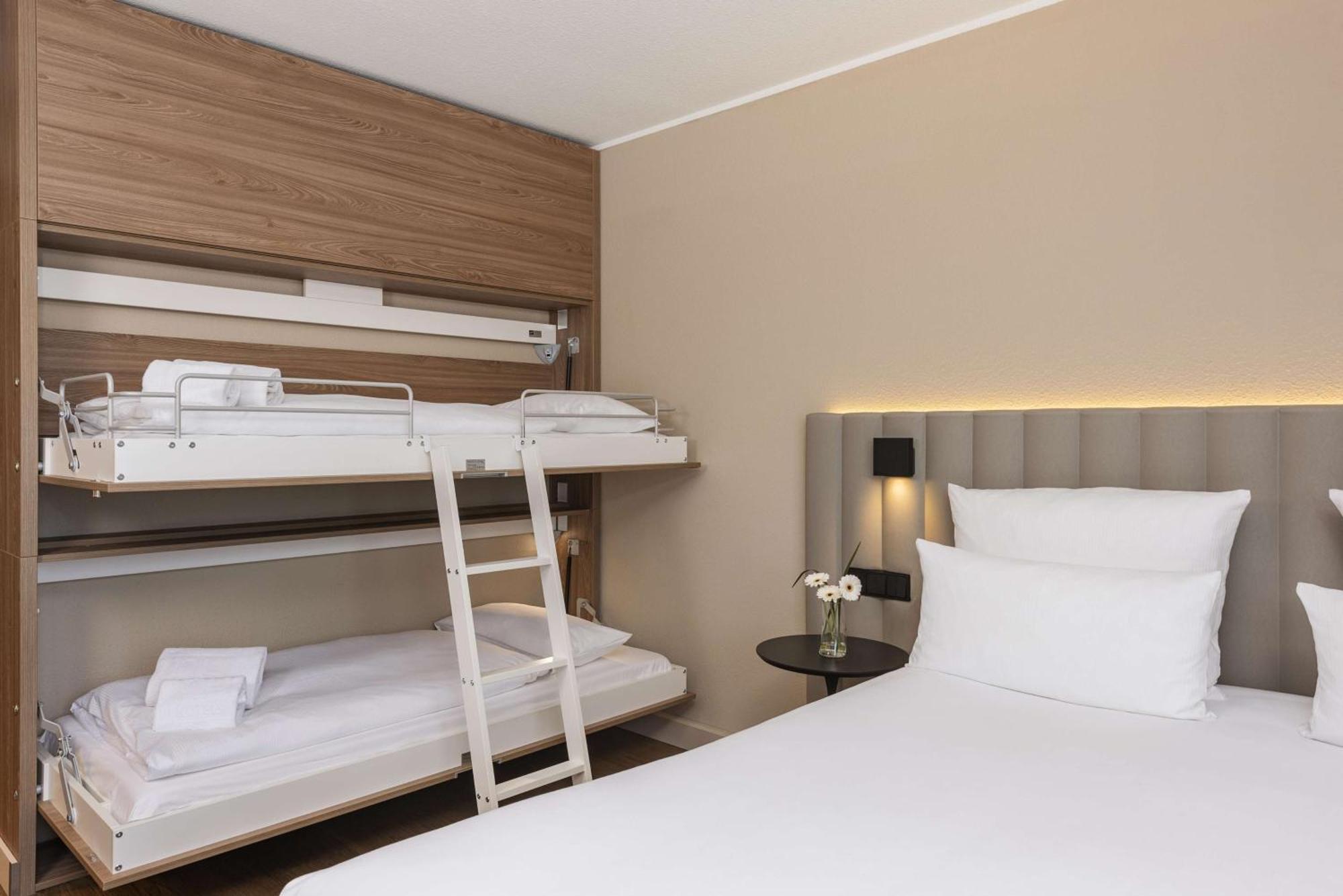 Quarto Família (2 Adultos + 2 Crianças)