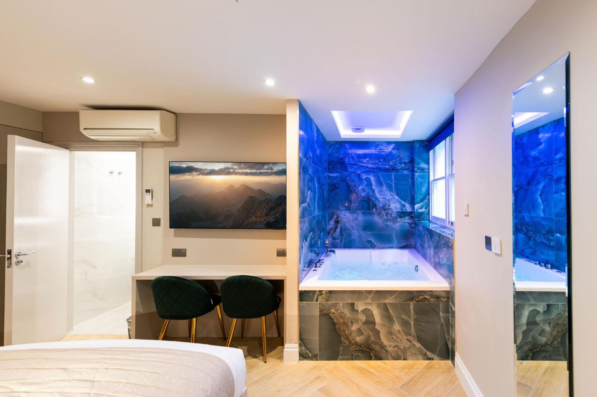 Deluxe Double Studio Jacuzzi,1704853639:JPEG