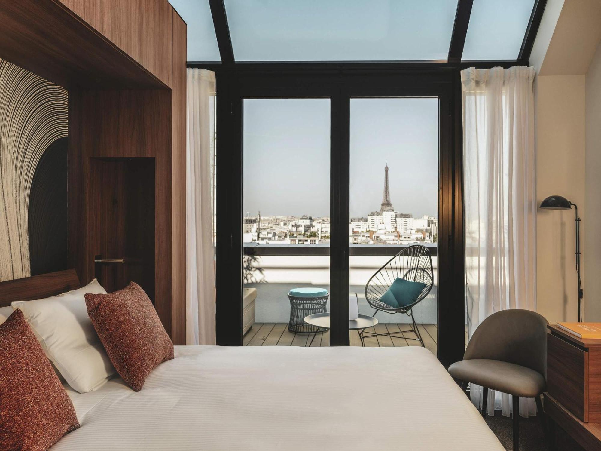 Executive Suite: One Double Bed and One DoubleSofa  Bed, Eiffel Tower View