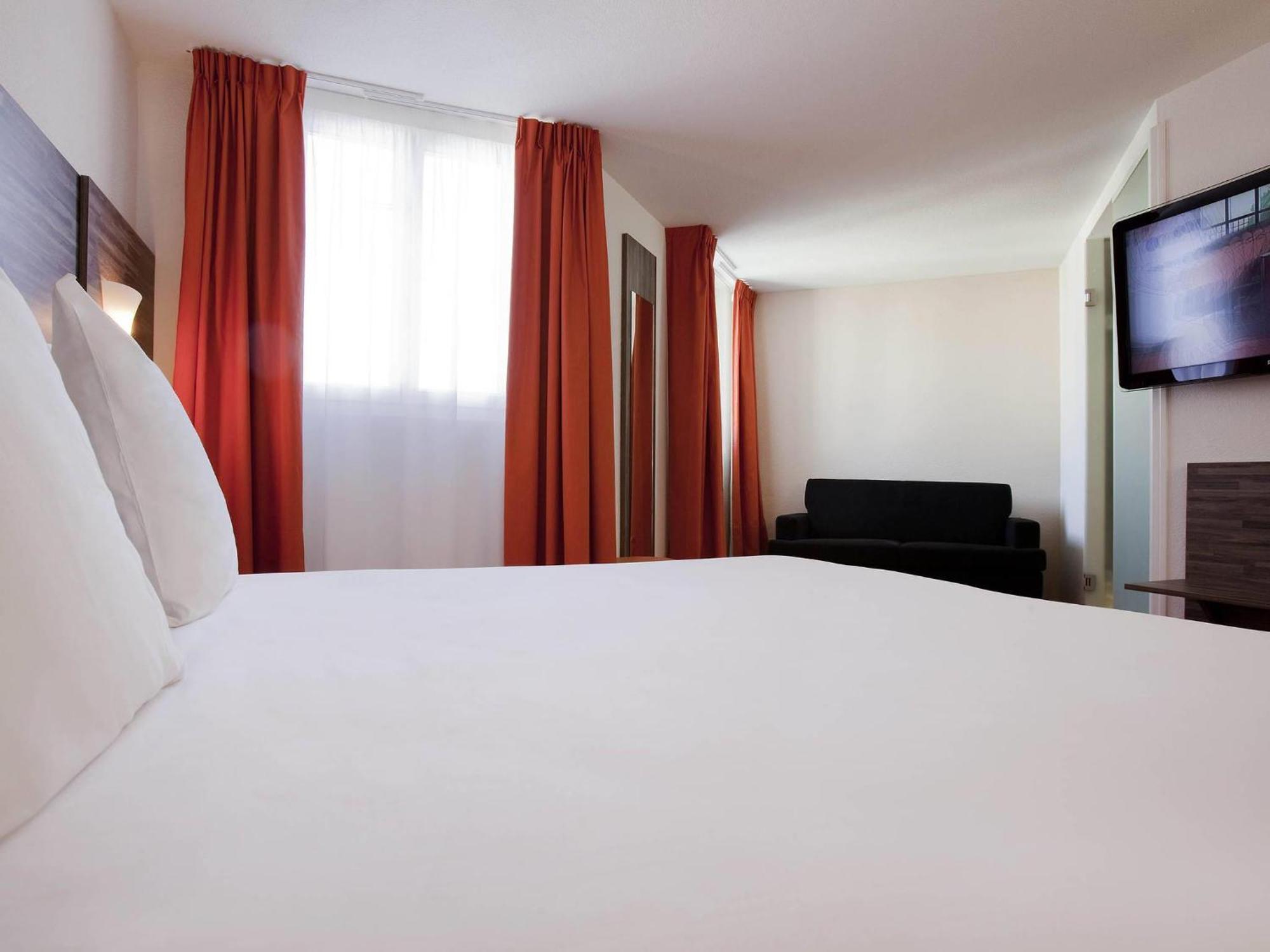 Suite Standard avec 1 Lit Double et 2 Lits Simples