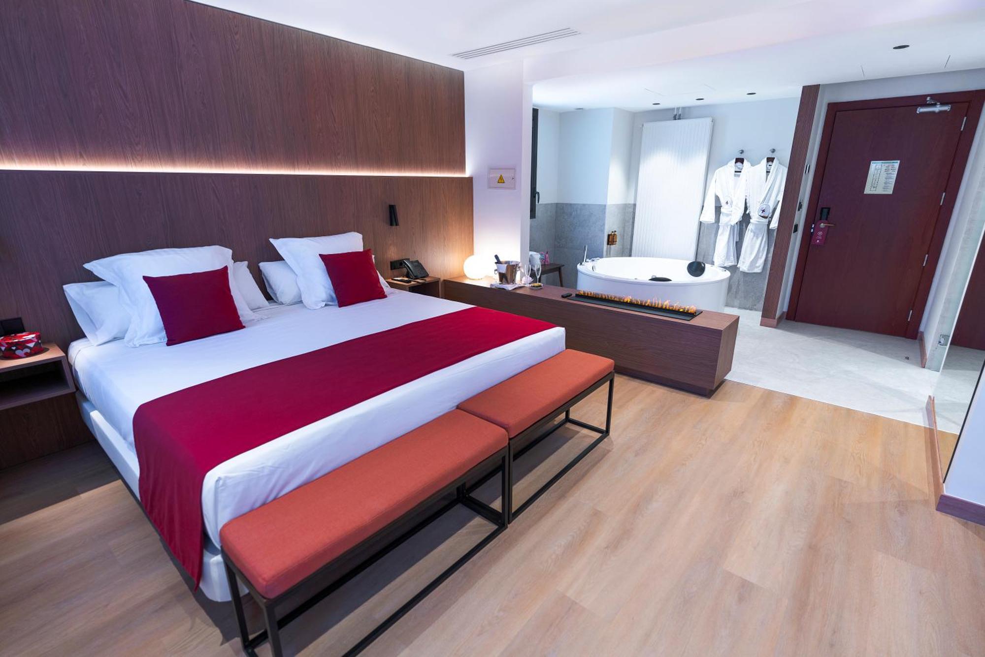 Suite Principale avec Bain à Remous