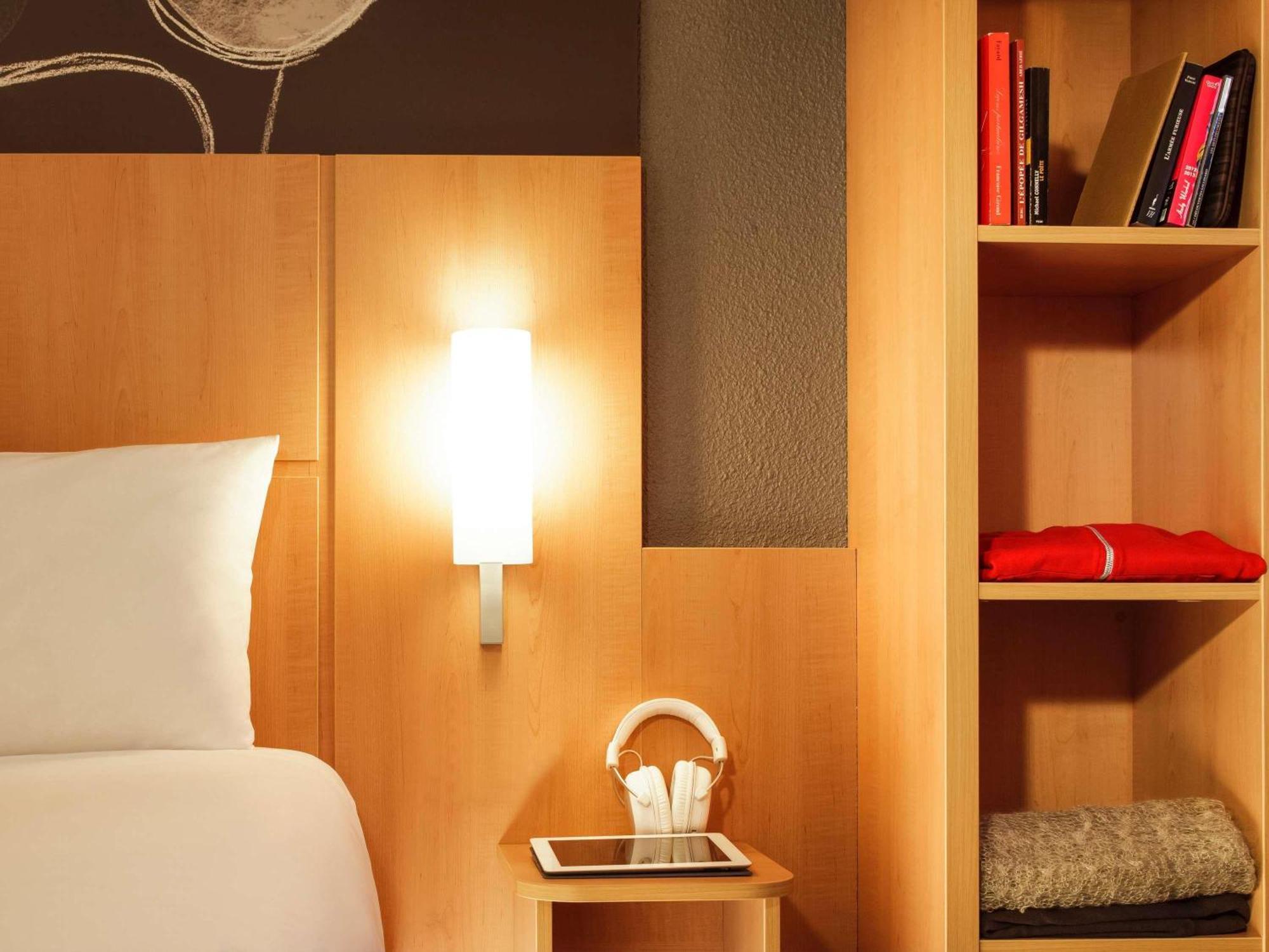 Standard Room With Twin Beds And Sofa Bed
