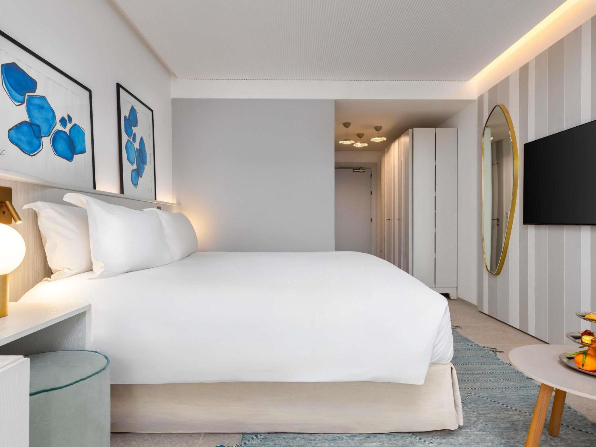 Luxury Queen Room Garden View,1704940739:JPEG