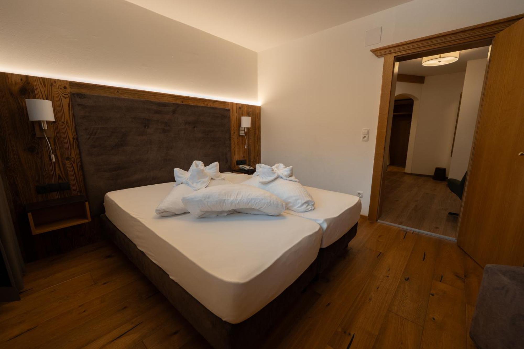 Two-Bedroom Suite,1704942402:JPEG
