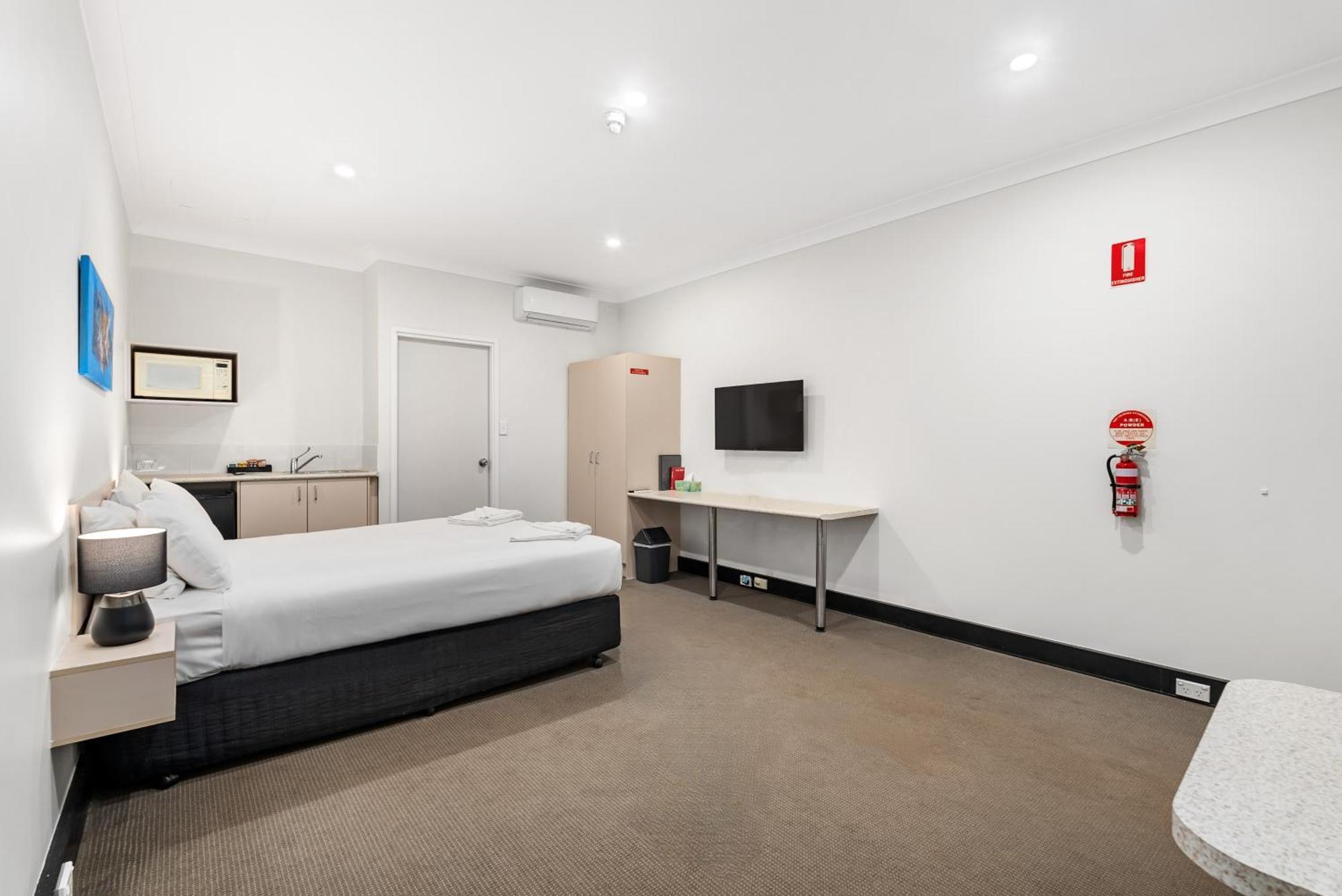 Deluxe Queen Room